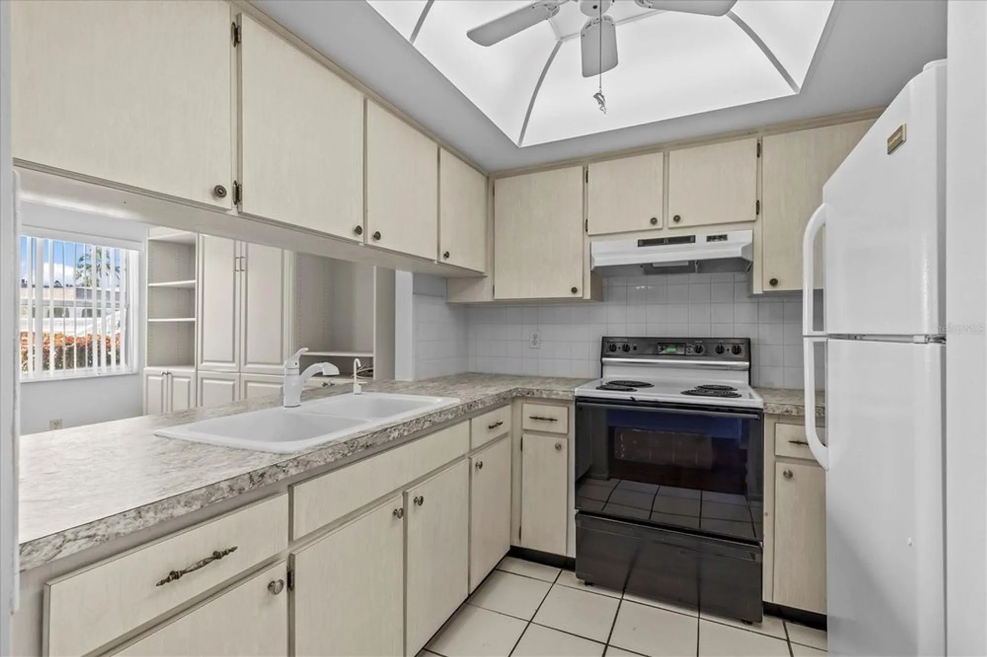 Property Slideshow image 11 of 35 | 1250 s pinellas ave 804, Tarpon Springs, FL, 34689