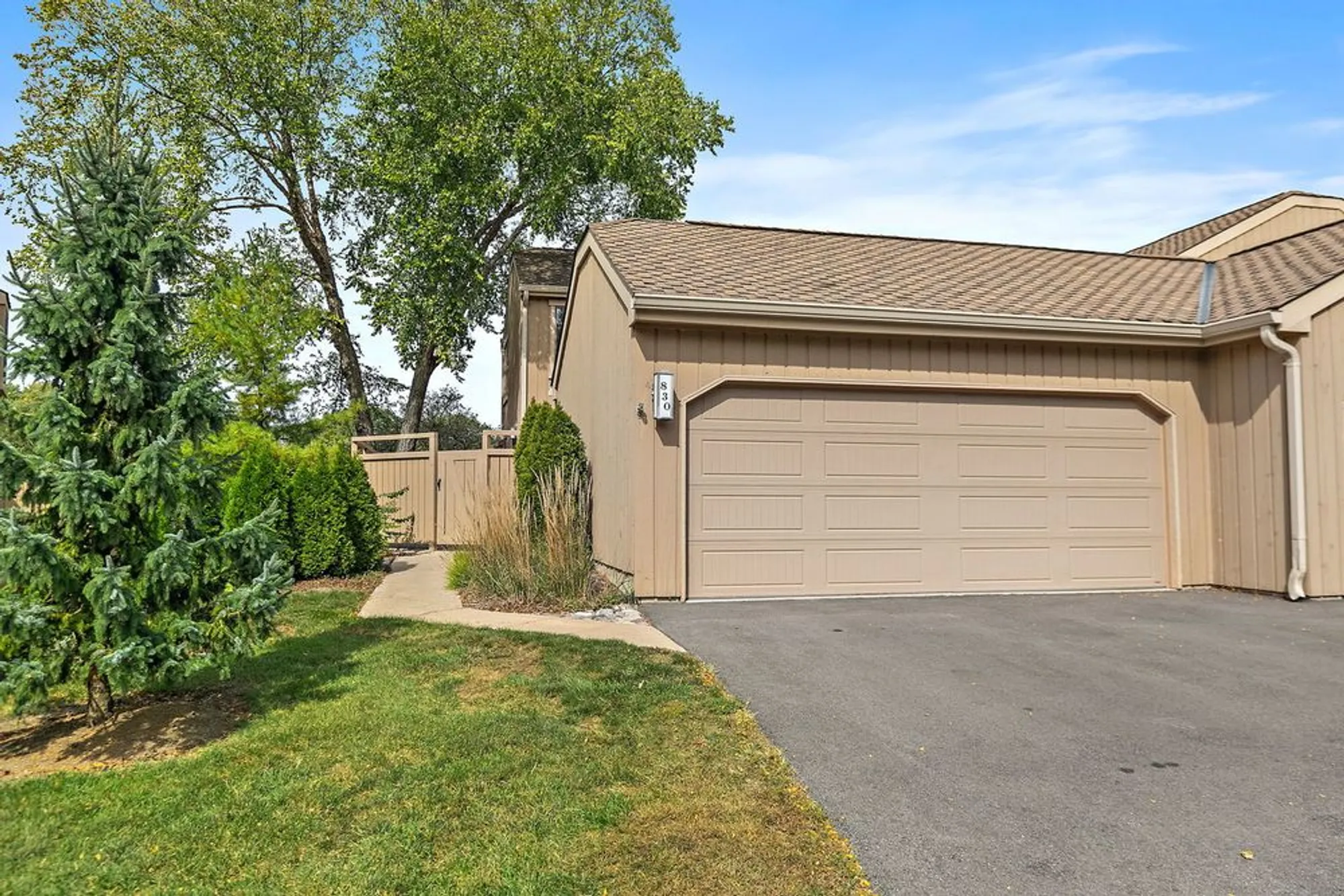 Property Slideshow image 1 of 39 | 830 oak hill rd, Lake Barrington, IL, 60010