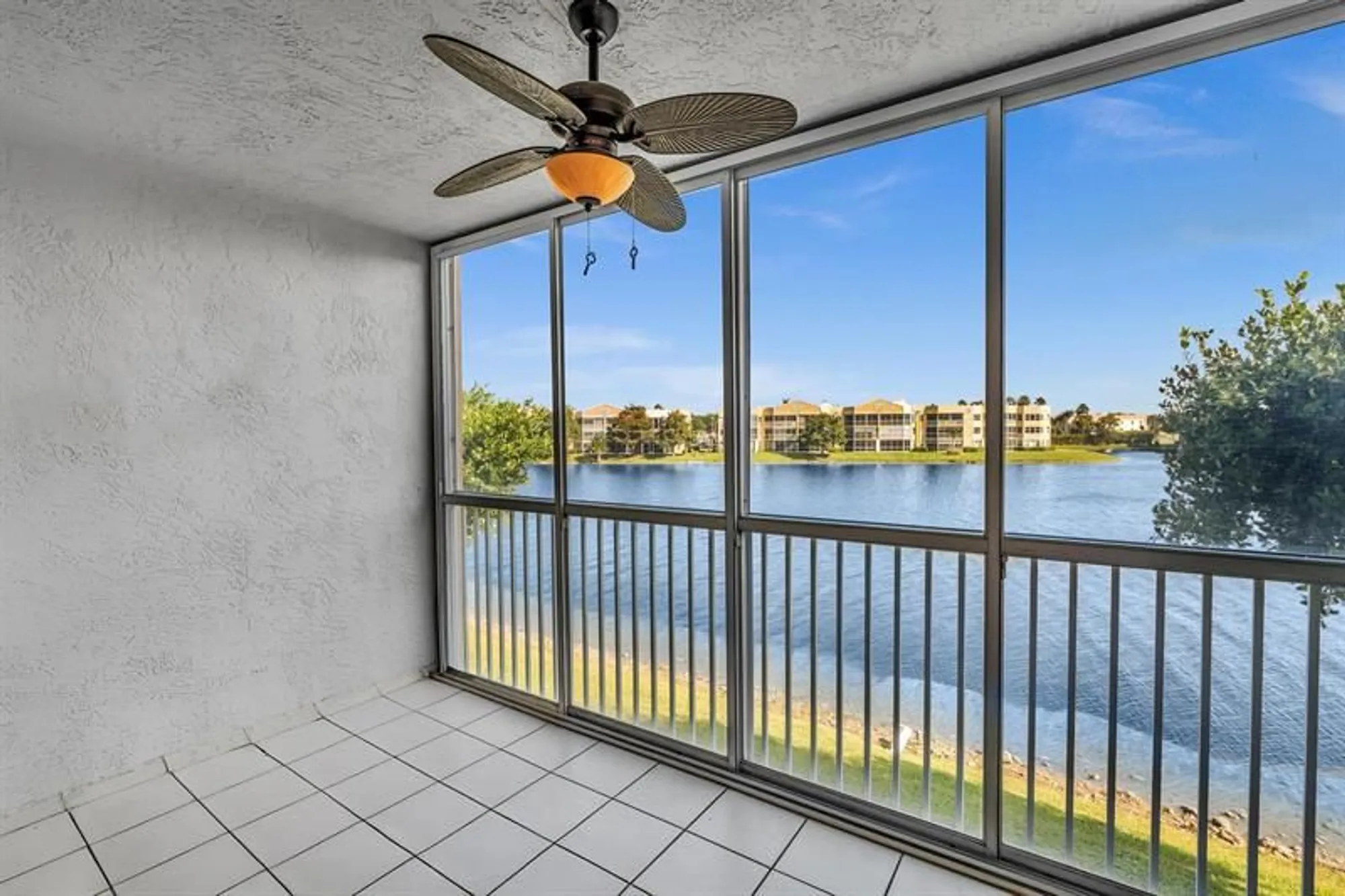 Property Slideshow image 34 of 71 | 7512 n devon dr 210, Tamarac, FL, 33321