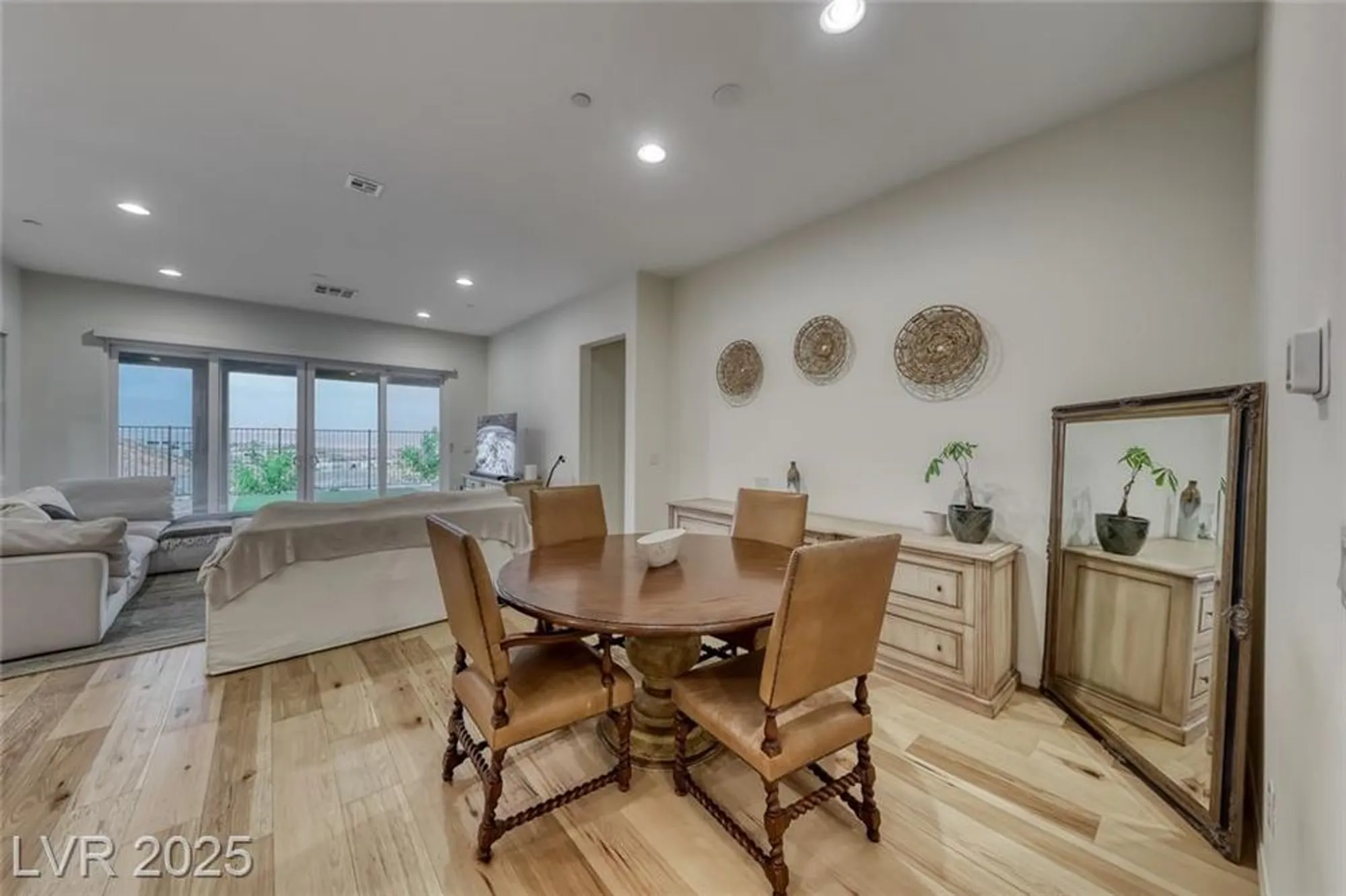 Property Slideshow image 20 of 78 | 32 tatahatso point st, Henderson, NV, 89011