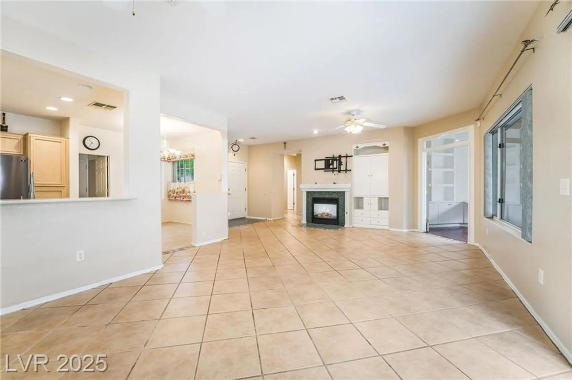 Property Slideshow image 14 of 58 | 2539 evansville ave, Henderson, NV, 89052