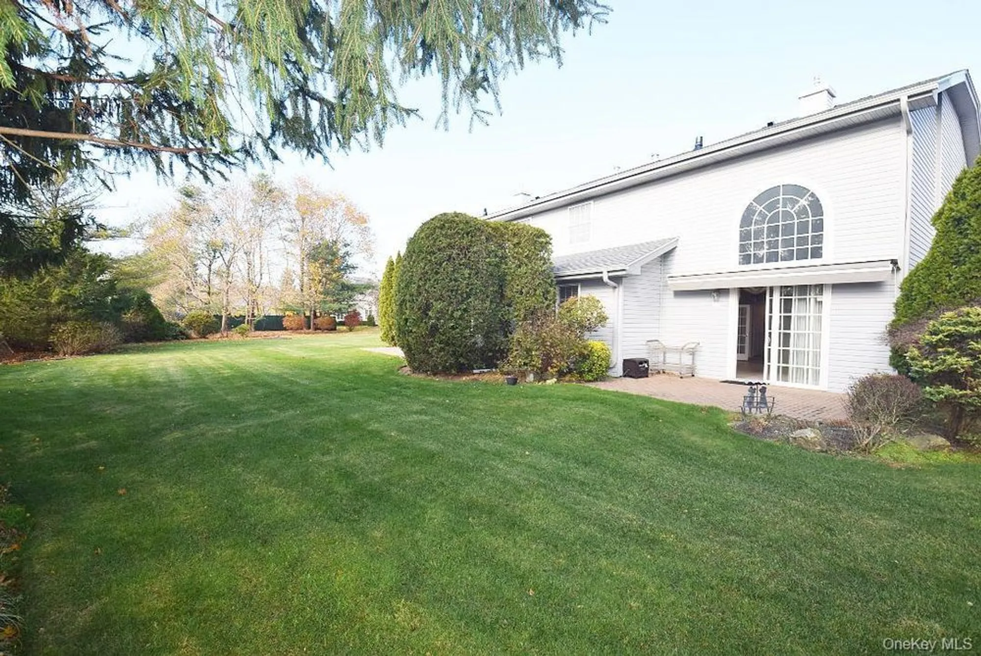 Property Slideshow image 13 of 14 | 677 balfour pl, Melville, NY, 11747