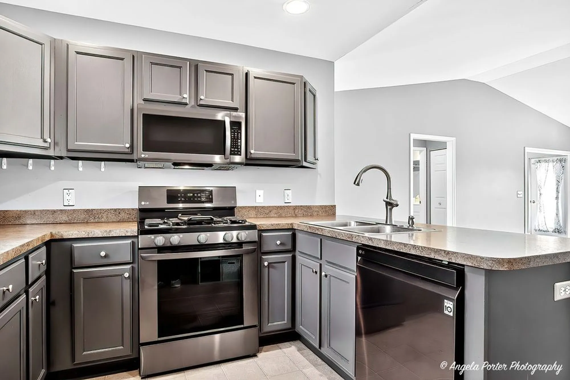 Property Slideshow image 10 of 29 | 806 madison ave, Mchenry, IL, 60050