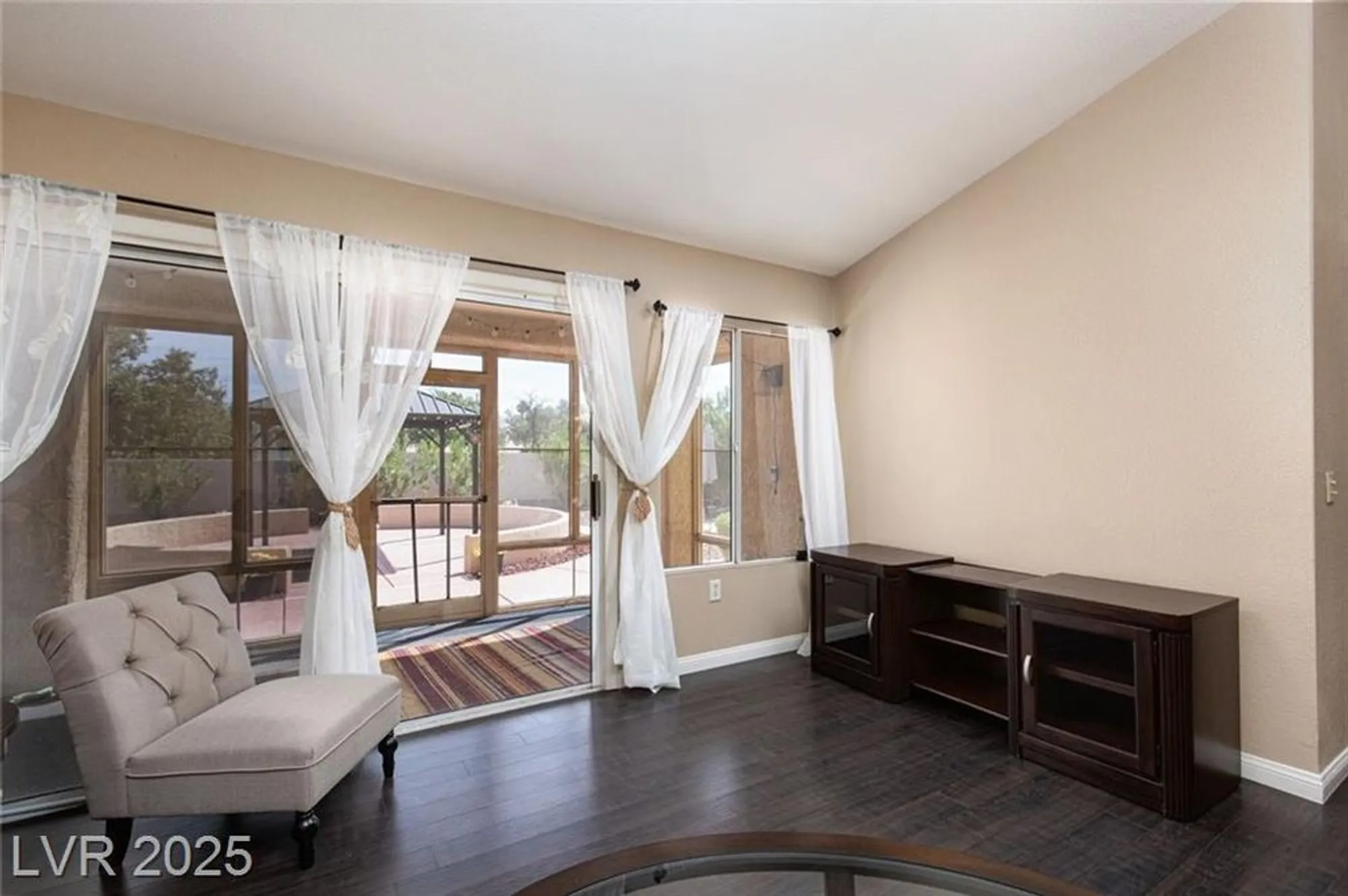 Property Slideshow image 4 of 33 | 9705 blue bell dr, Las Vegas, NV, 89134