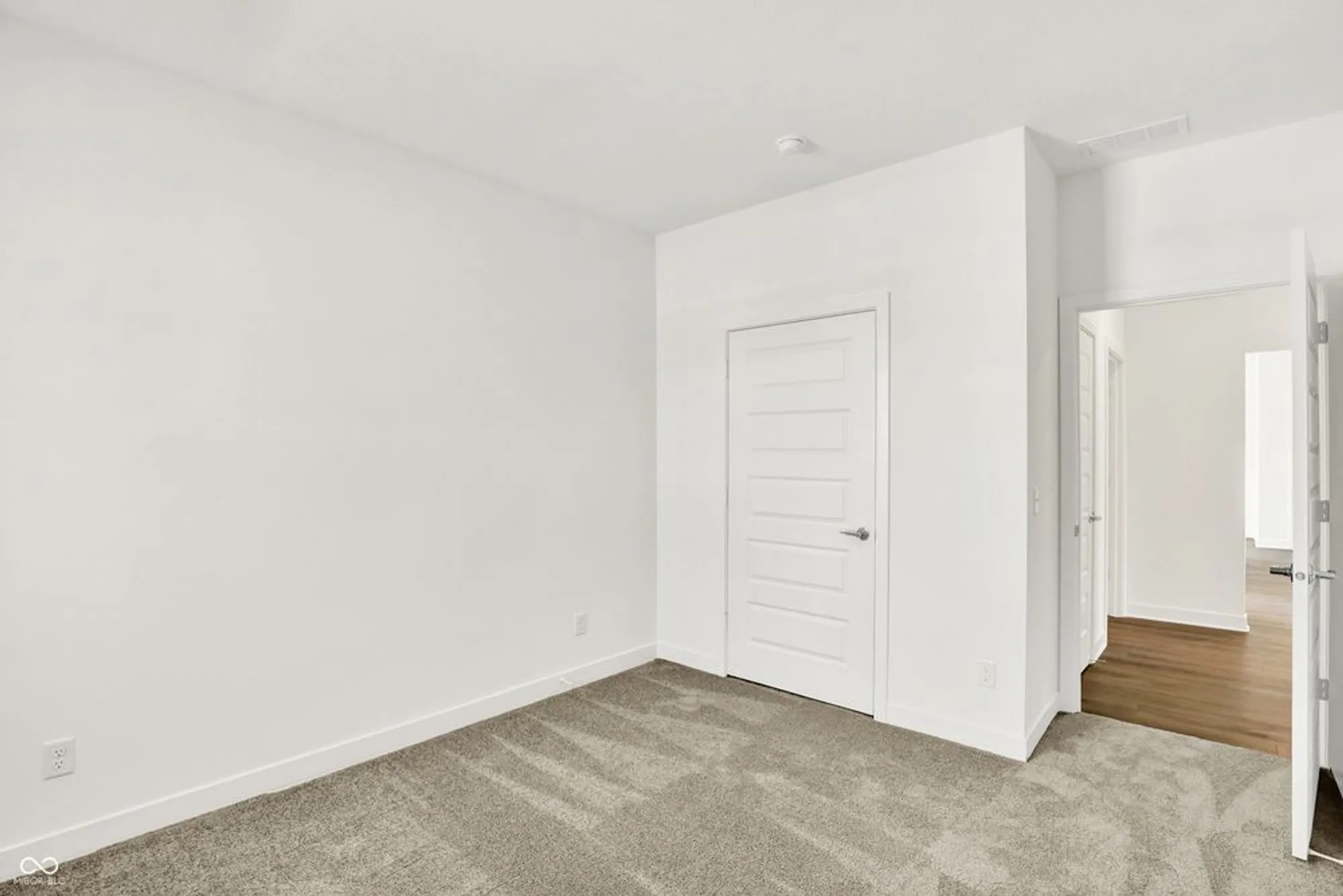 Property Slideshow image 31 of 44 | 5363 foxley park ln, Avon, IN, 46123