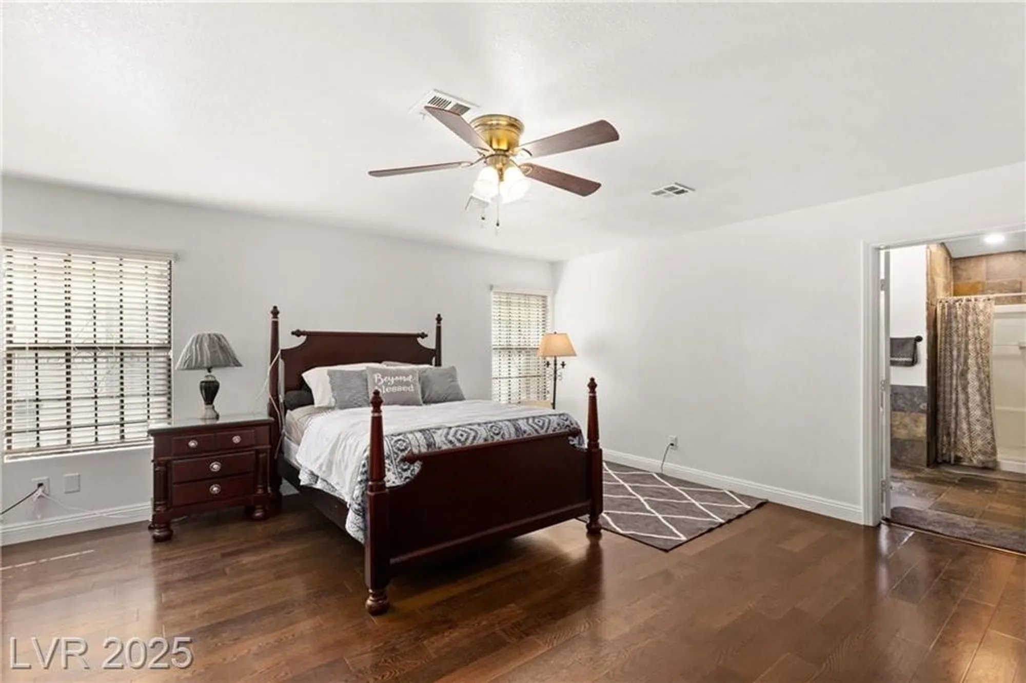 Property Slideshow image 18 of 47 | 5553 singing hills dr, Las Vegas, NV, 89130