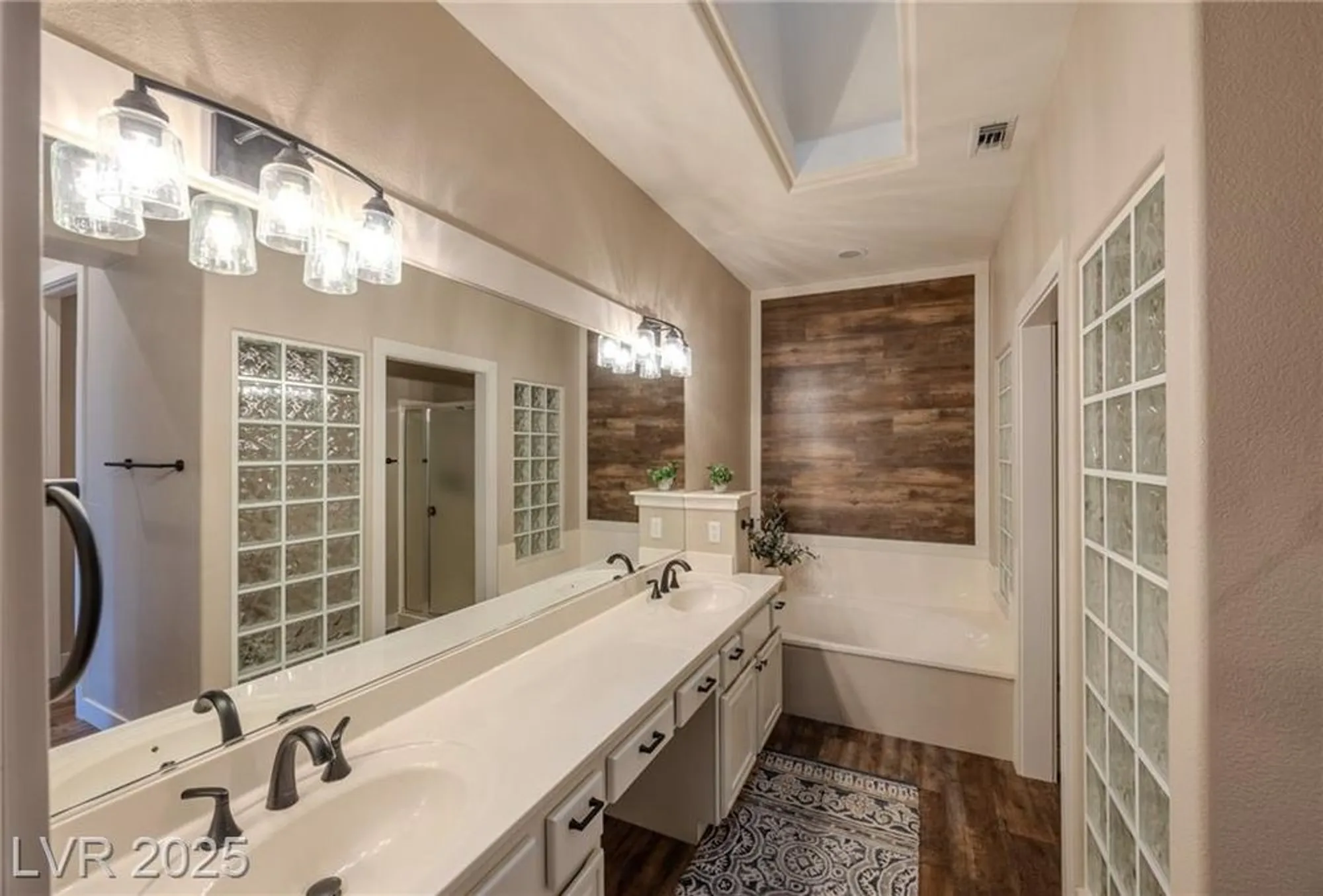Property Slideshow image 16 of 26 | 9240 january dr, Las Vegas, NV, 89134