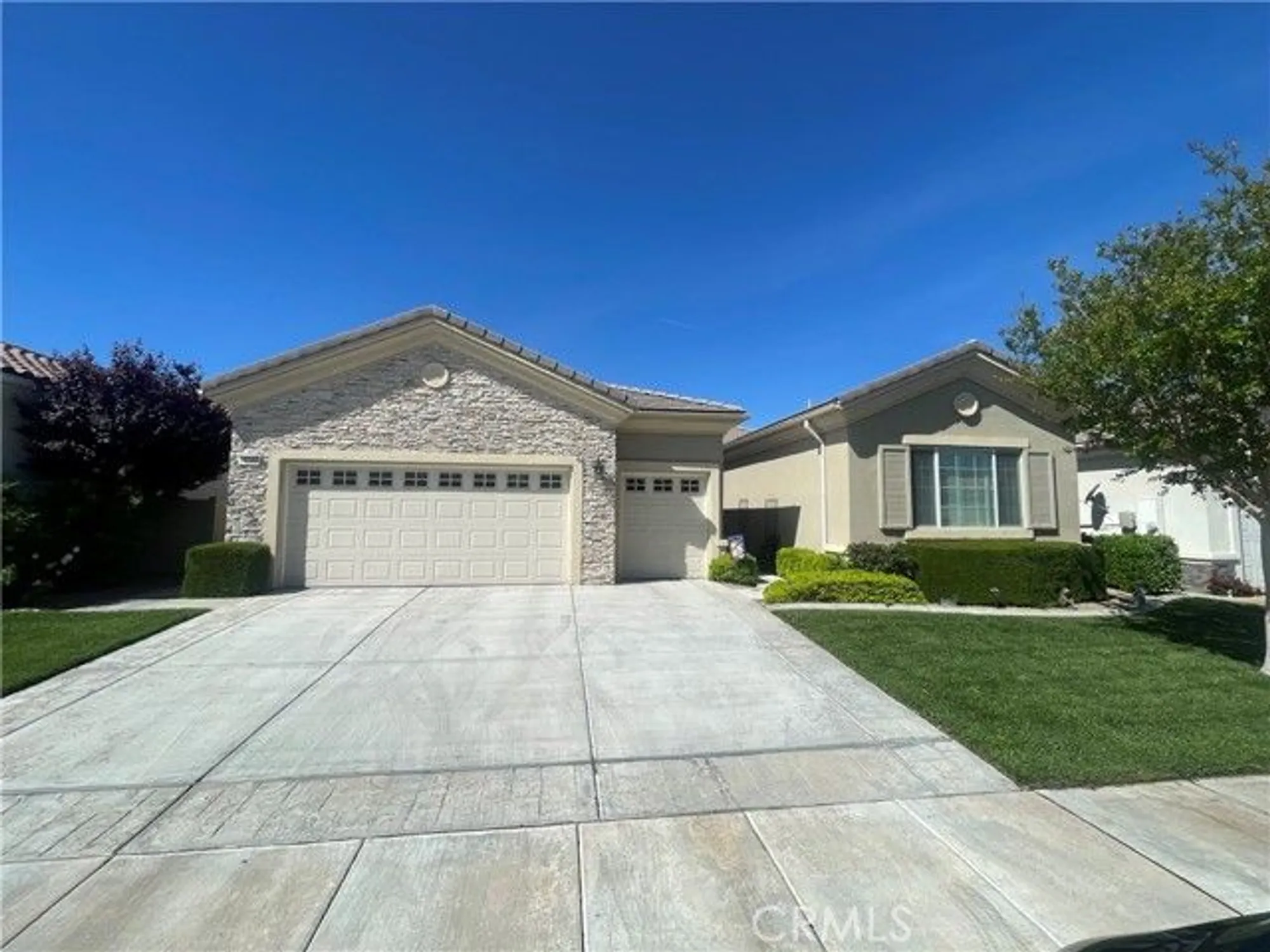 Property Slideshow image 1 of 56 | 19365 galloping hill rd, Apple Valley, CA, 92308