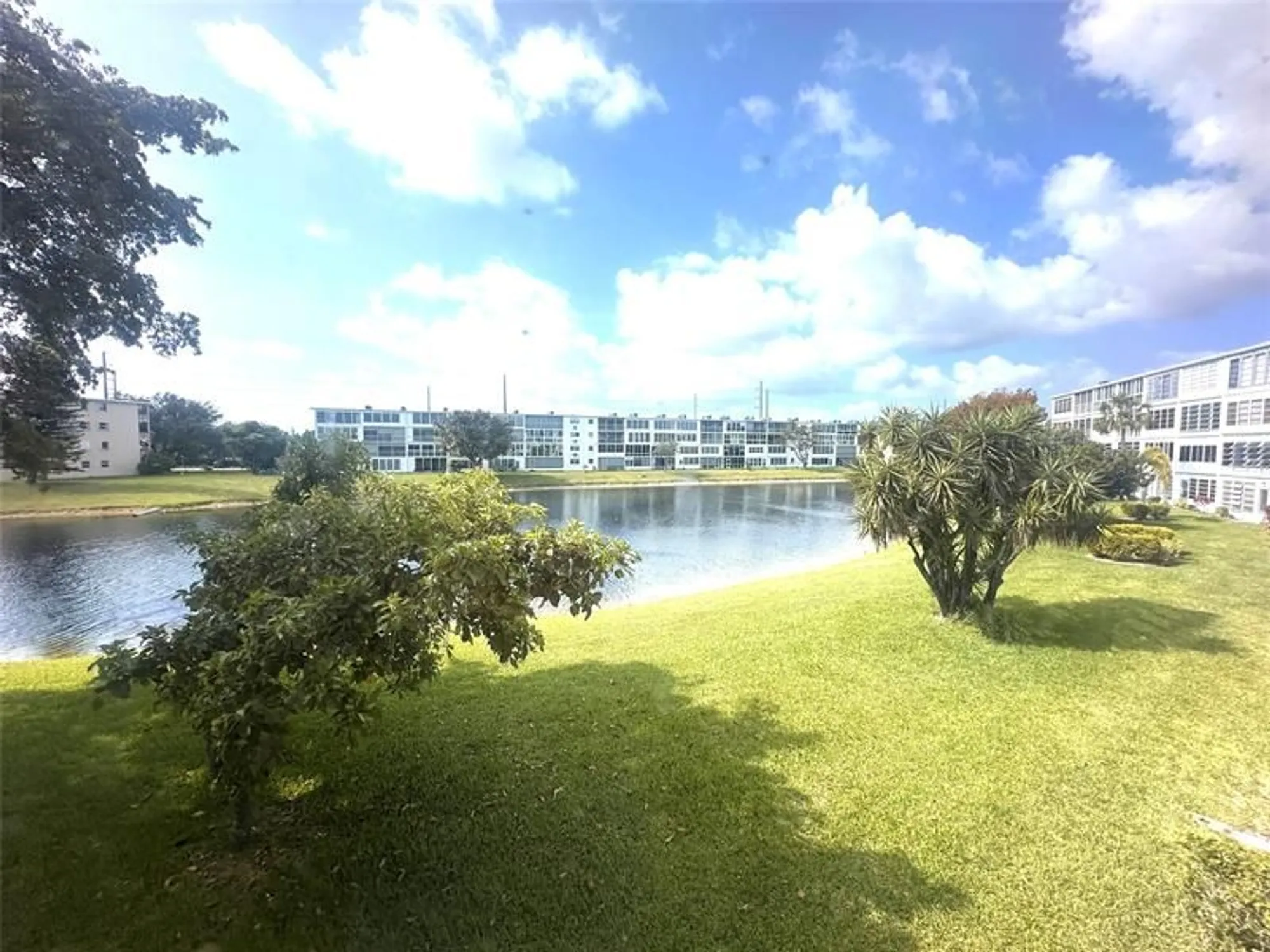 Property Slideshow image 23 of 57 | 2004 harwood c # 2004, Deerfield Beach, FL, 33442