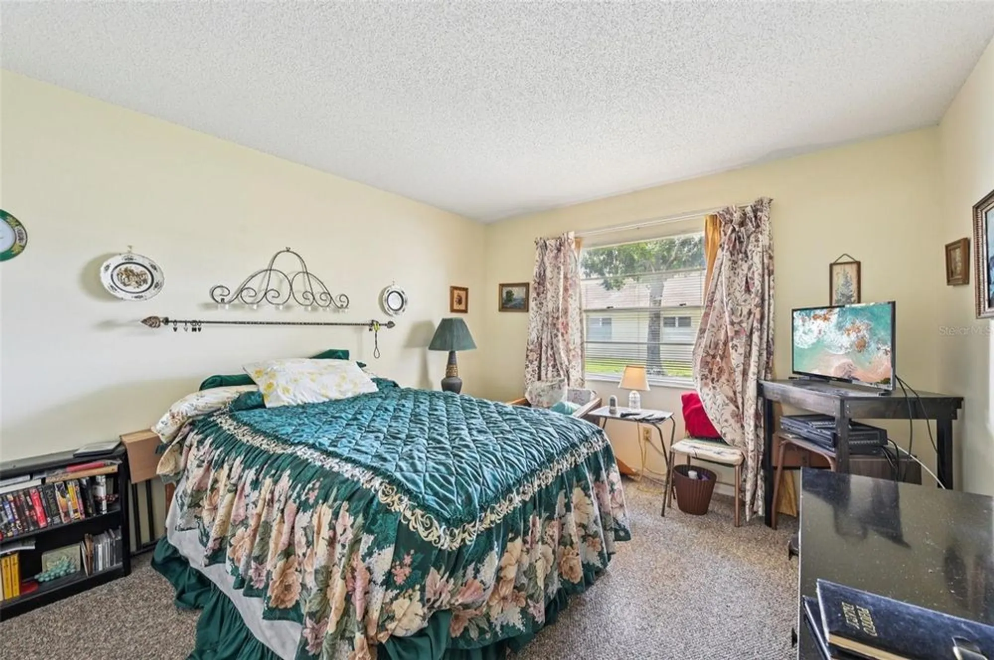 Property Slideshow image 10 of 51 | 2208 grenadier dr, Sun City Center, FL, 33573
