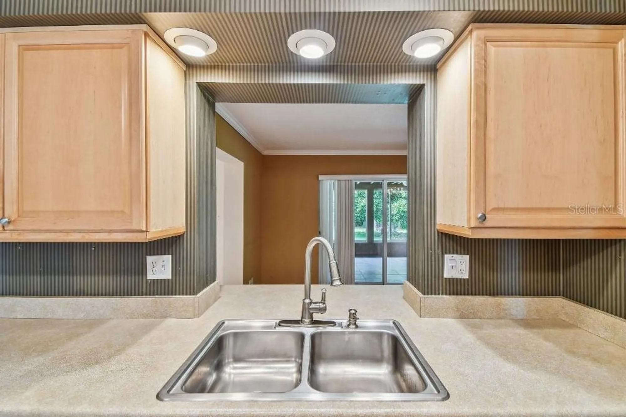 Property Slideshow image 14 of 60 | 916 mainsail way, Palm Harbor, FL, 34685