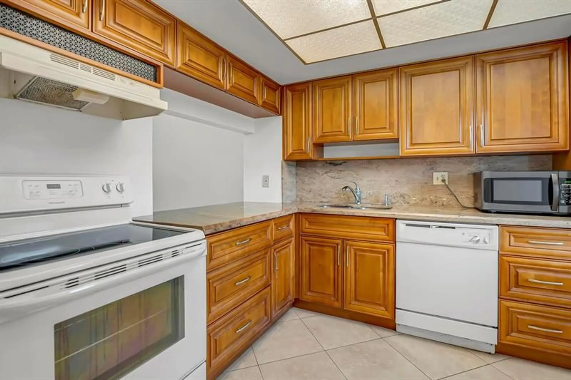 Property Slideshow image 17 of 27 | 9872 marina blvd apt 1417, Boca Raton, FL, 33428