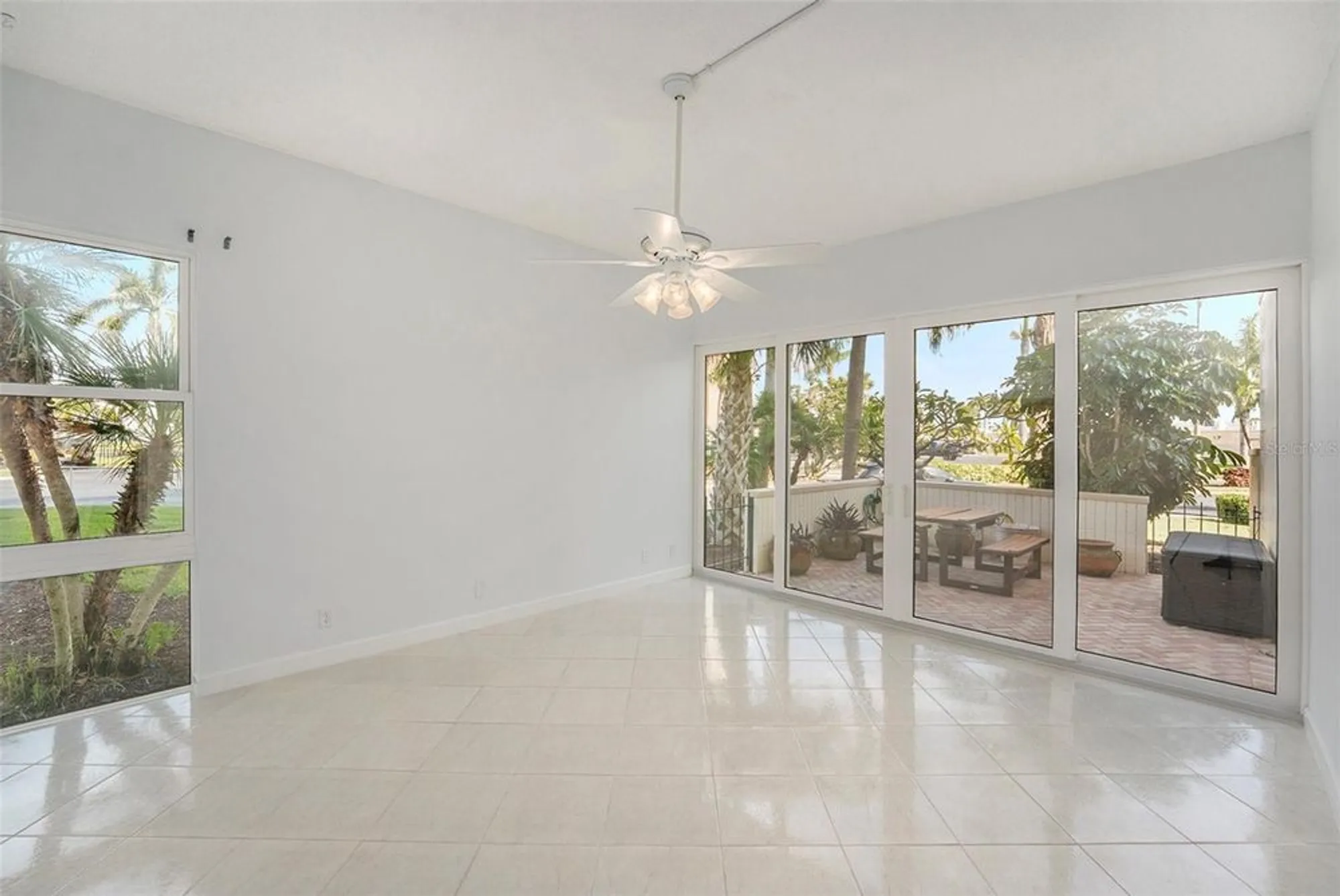 Property Slideshow image 12 of 30 | 7400 sun island dr 111, South Pasadena, FL, 33707