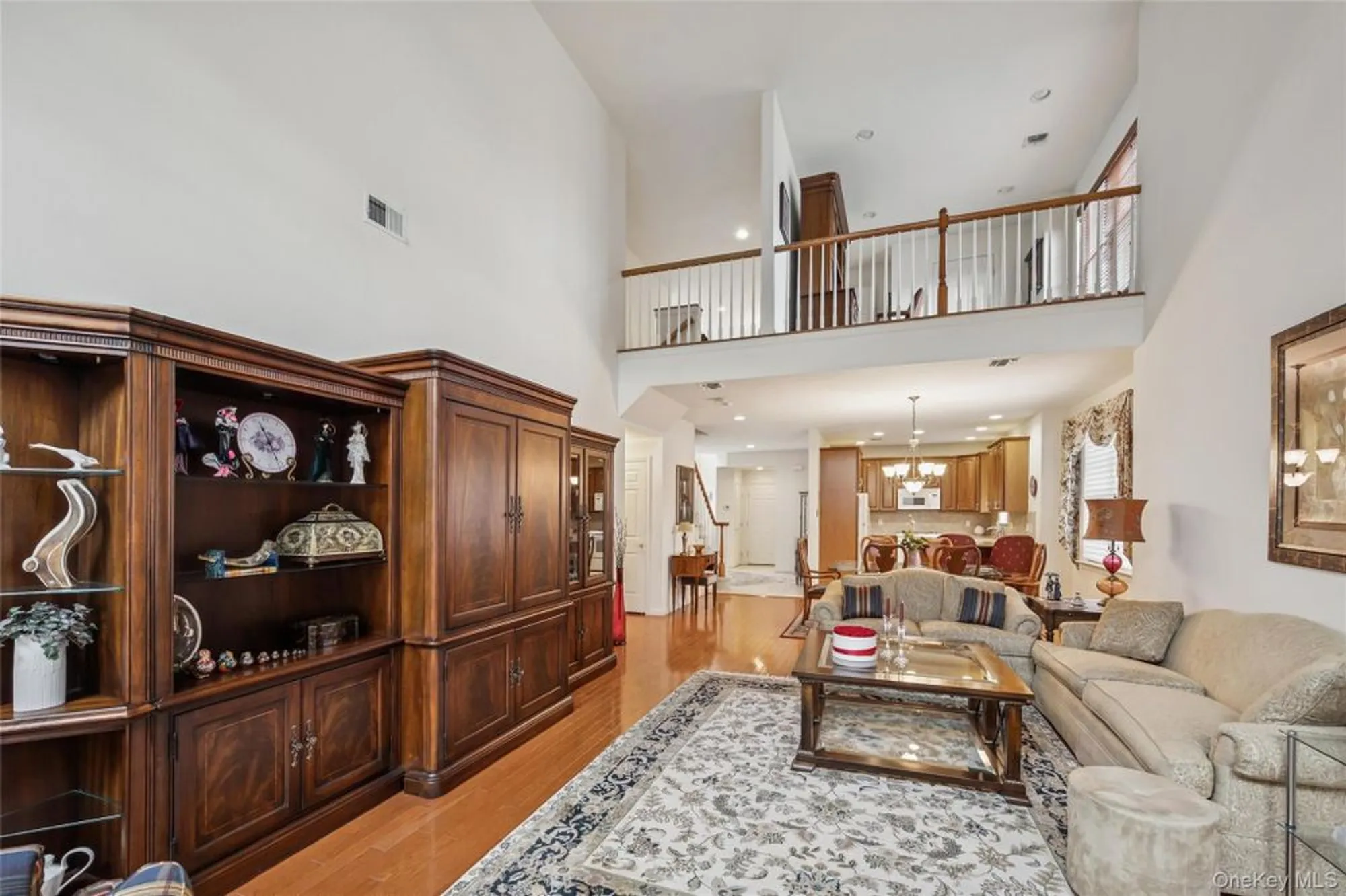 Property Slideshow image 9 of 20 | 652 balfour pl, Melville, NY, 11747