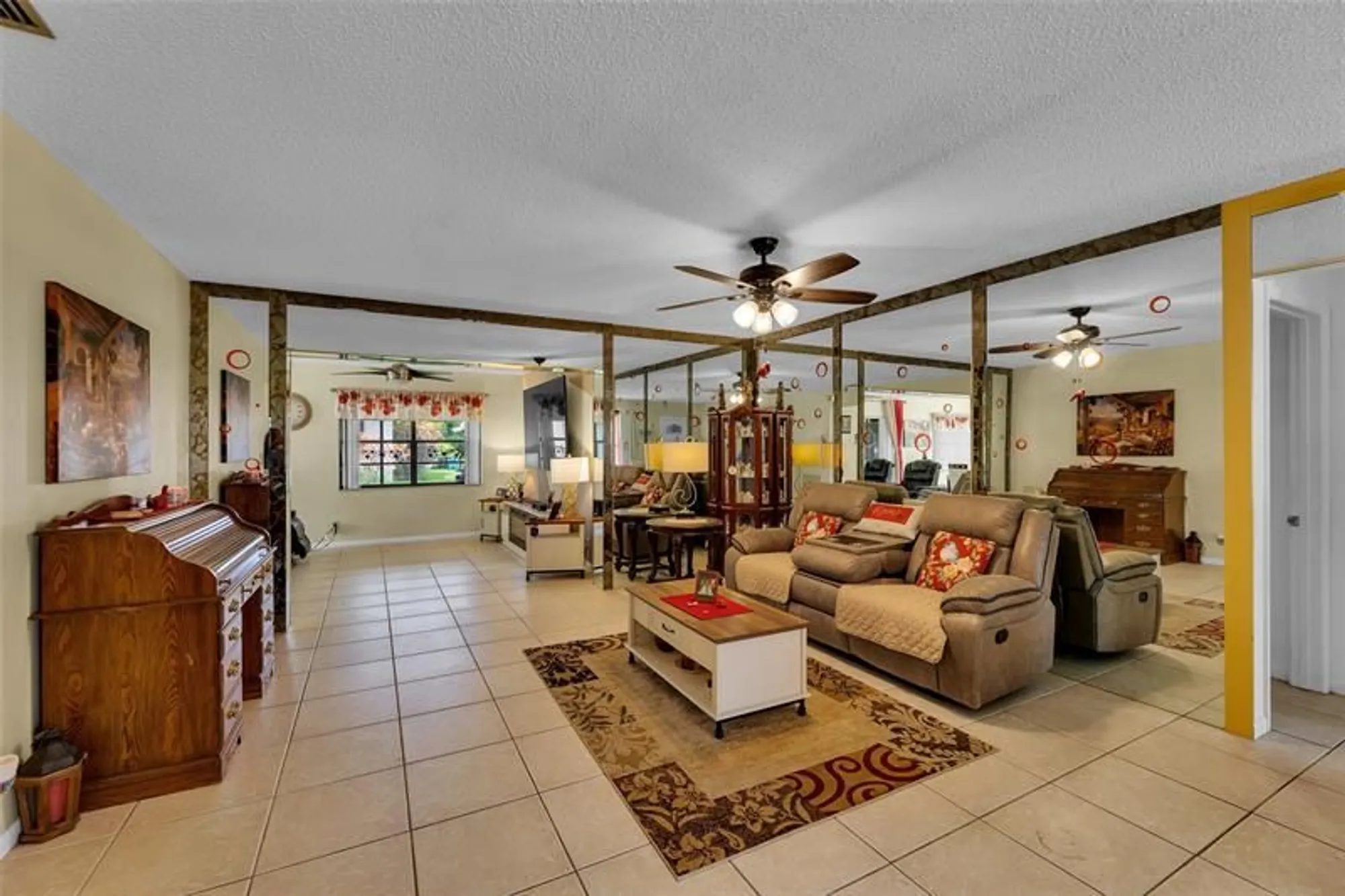 Property Slideshow image 17 of 50 | 9802 nw 75th ct, Tamarac, FL, 33321