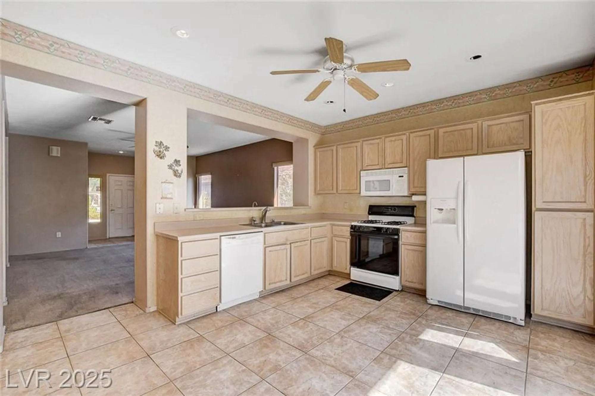 Property Slideshow image 13 of 32 | 2507 libretto ave, Henderson, NV, 89052