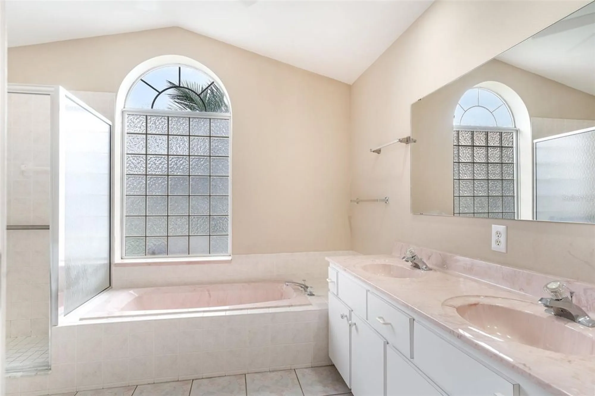 Property Slideshow image 15 of 26 | 5519 nw 25th loop, Ocala, FL, 34482