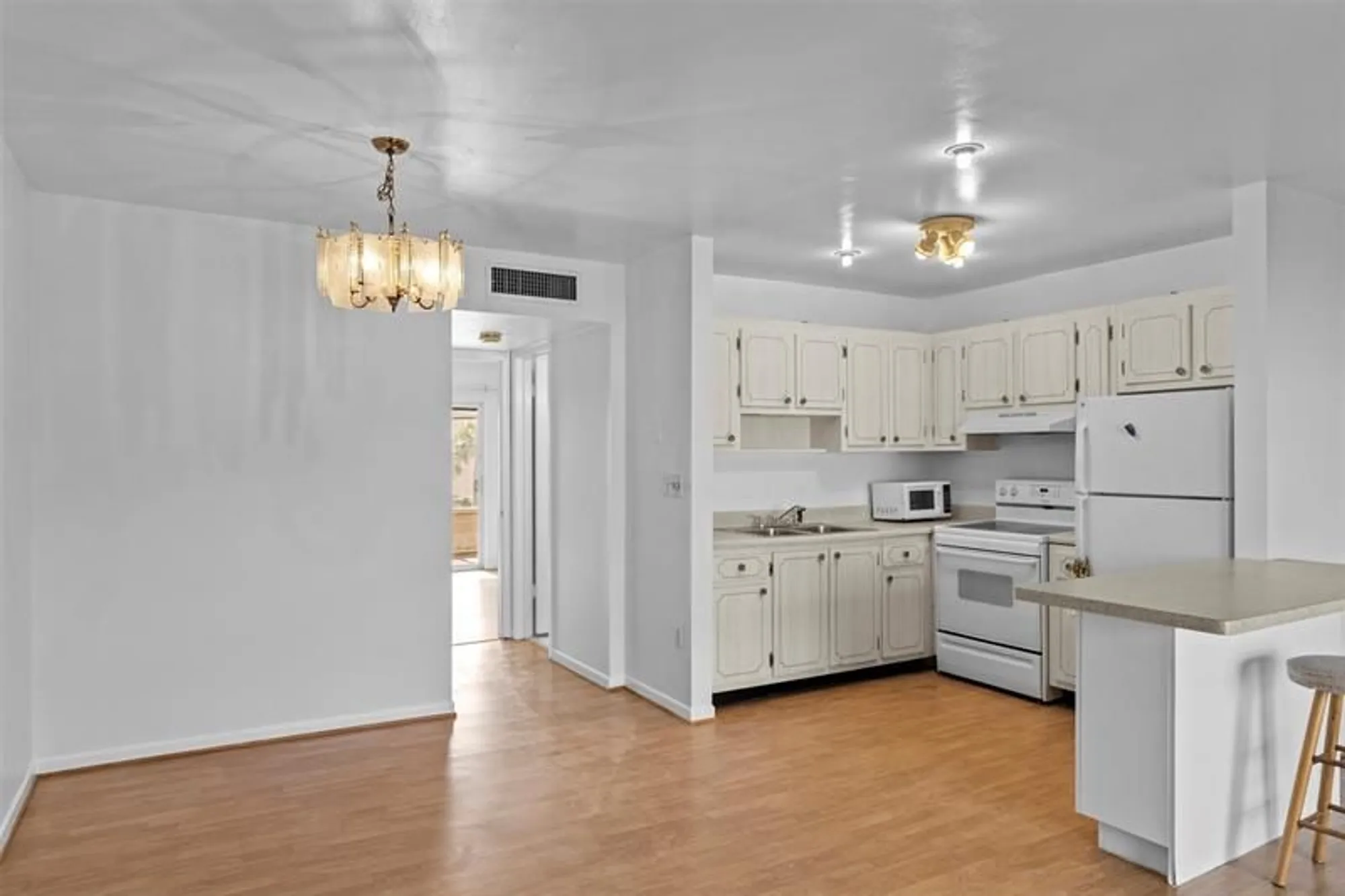 Property Slideshow image 5 of 22 | 90 south blvd 2c, Boynton Beach, FL, 33435