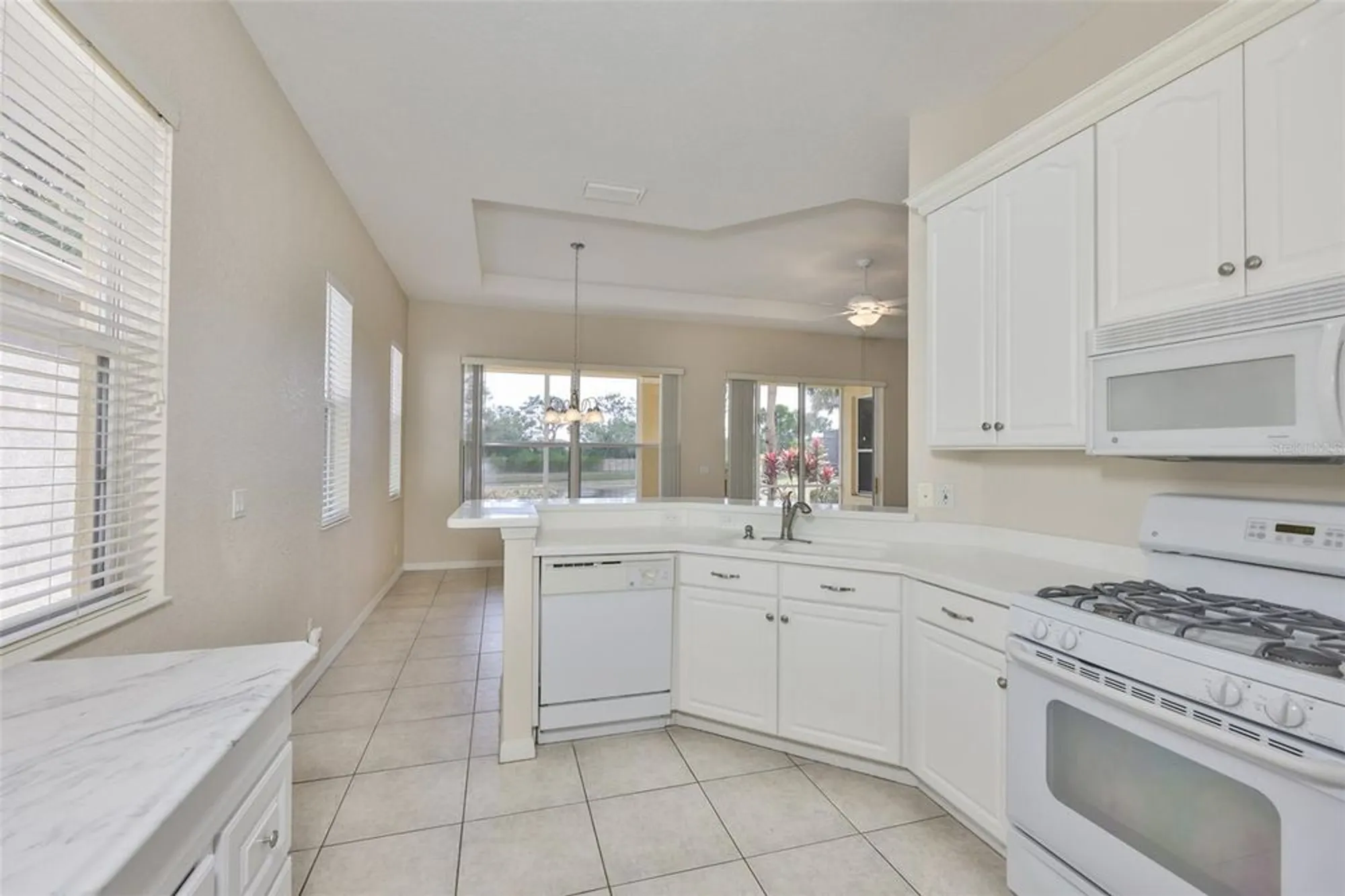 Property Slideshow image 11 of 40 | 840 king leon way, Sun City Center, FL, 33573