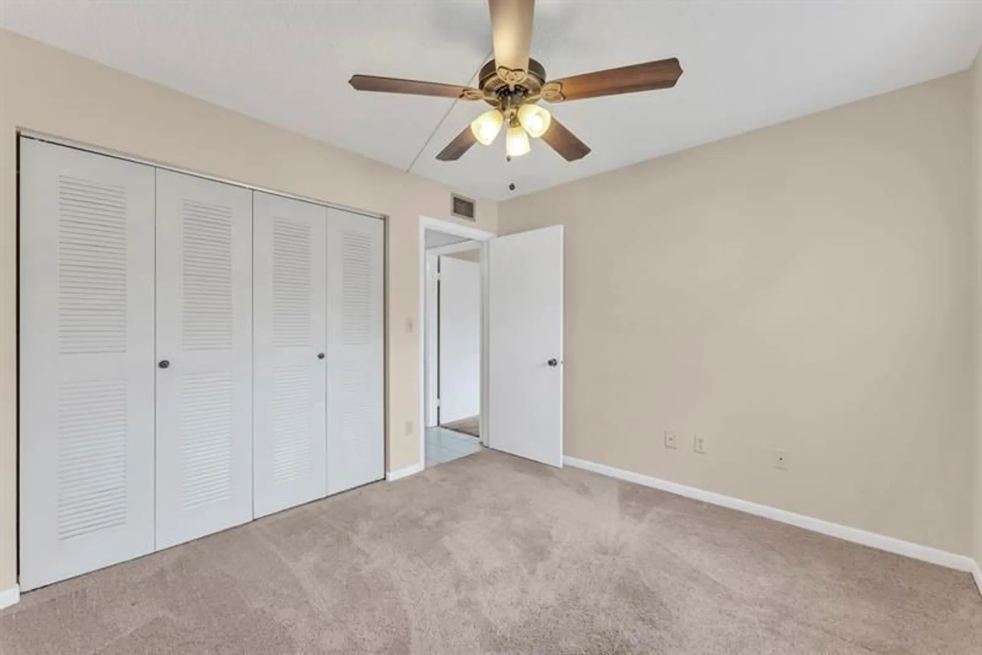 Property Slideshow image 12 of 29 | 9947 n belfort cir # 114, Tamarac, FL, 33321