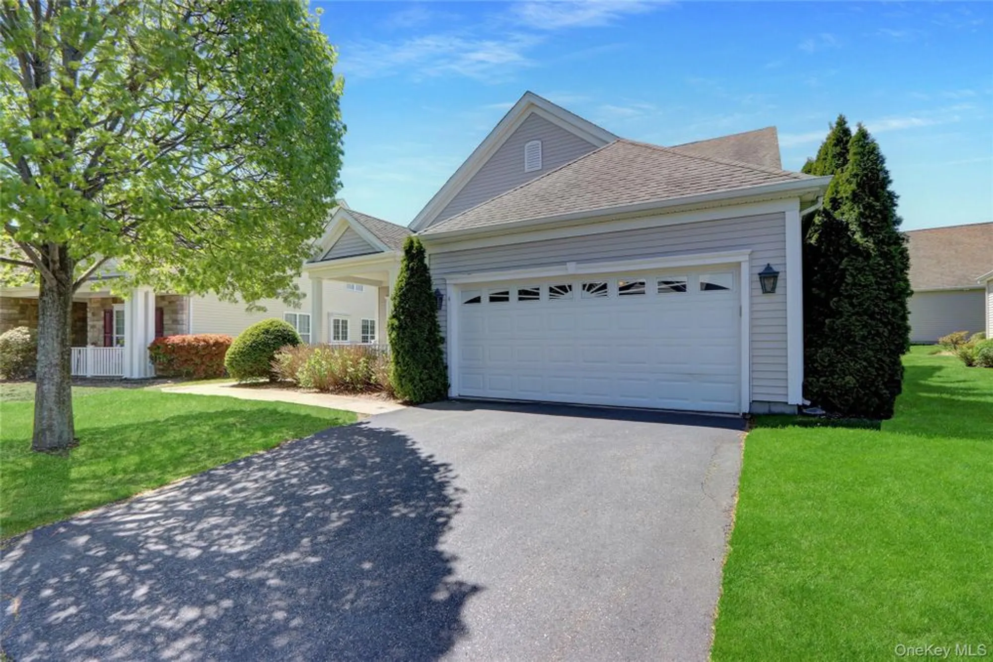 Property Slideshow image 8 of 40 | 4 oakhurst ct, Mount Sinai, NY, 11766