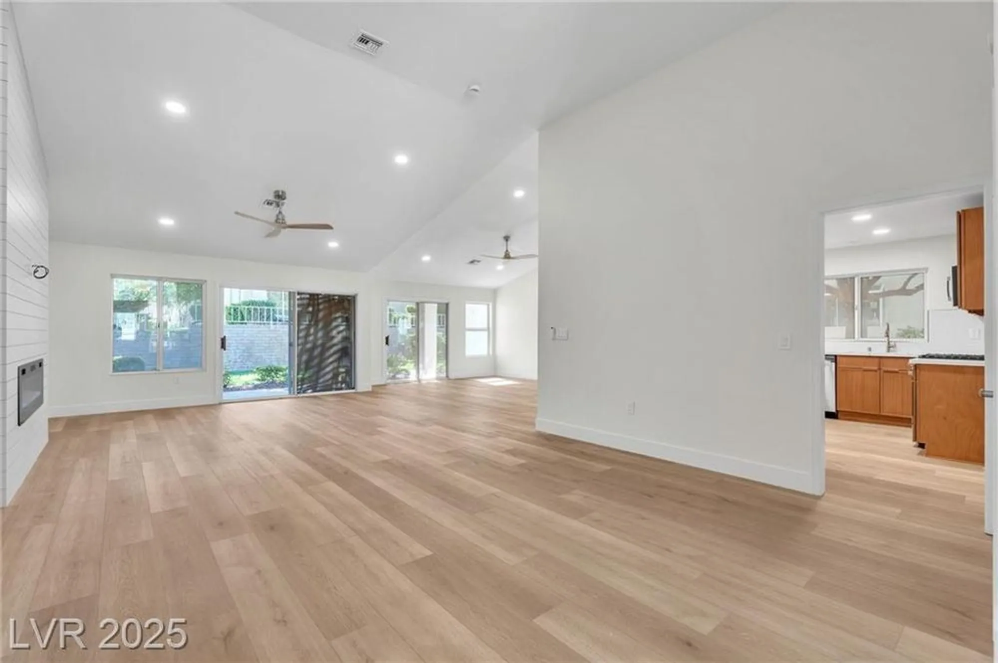 Property Slideshow image 8 of 61 | 8537 glenmount dr, Las Vegas, NV, 89134