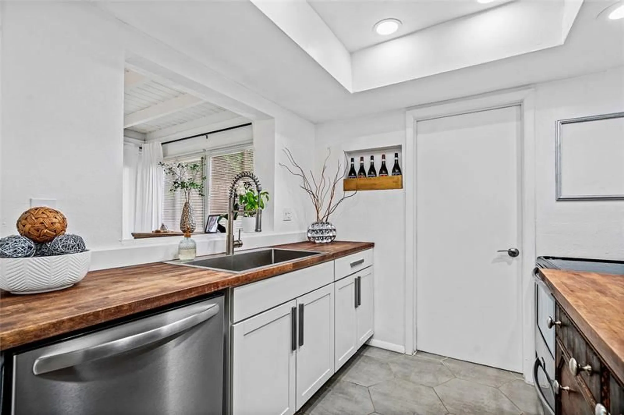 Property Slideshow image 9 of 23 | 170 nw 27th st, Pompano Beach, FL, 33064