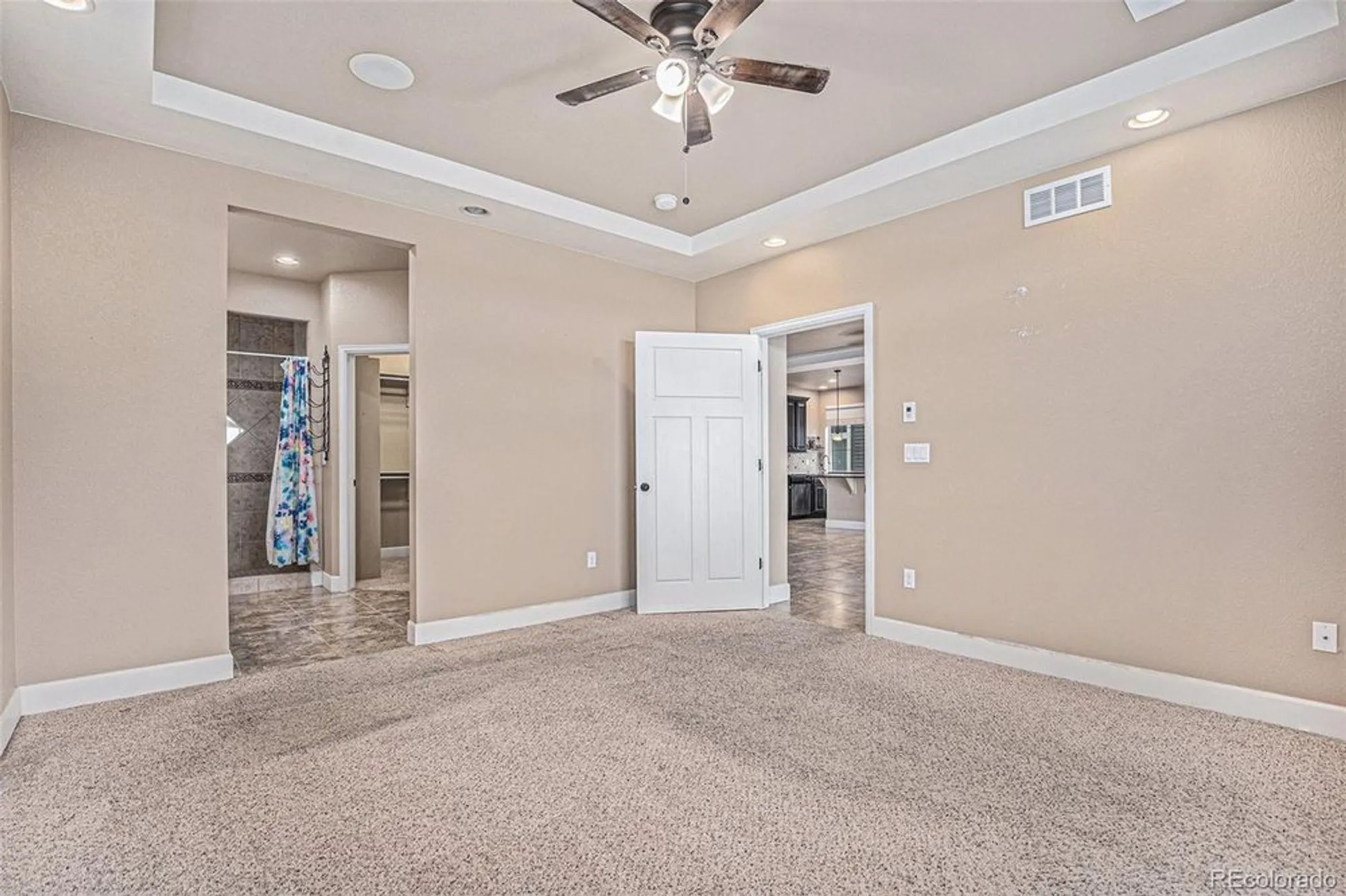 Property Slideshow image 17 of 28 | 5521 ensenada st, Denver, CO, 80249