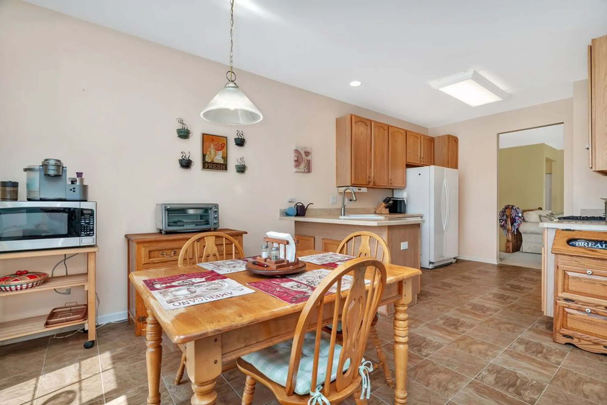 Property Slideshow image 11 of 32 | 21201 lily lake ln, Crest Hill, IL, 60403