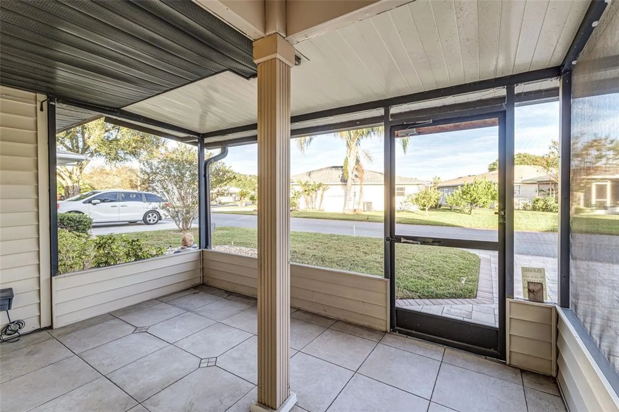 Property Slideshow image 5 of 33 | 1635 colonnades cir, Lakeland, FL, 33811