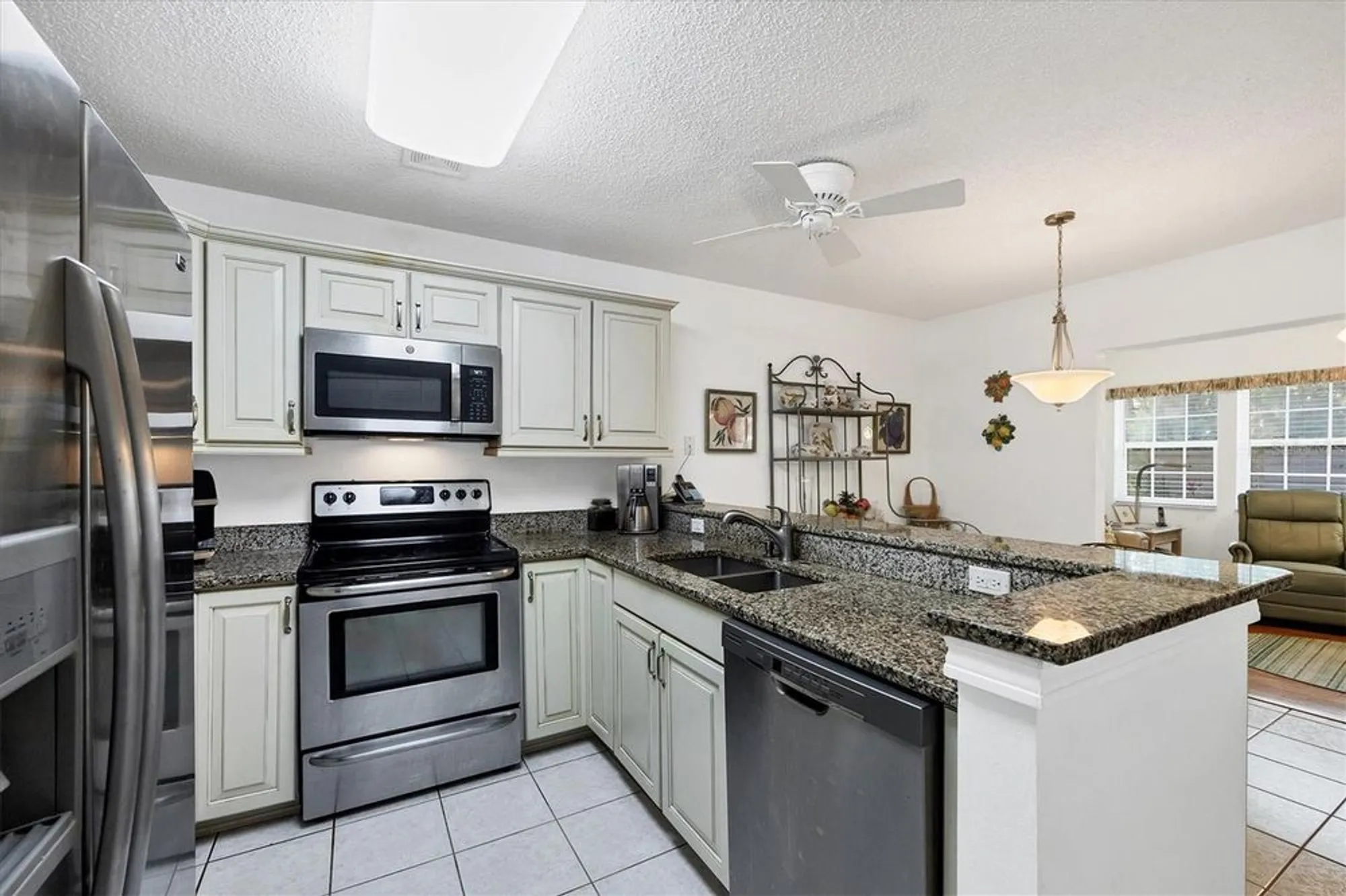 Property Slideshow image 10 of 29 | 4058 oakhurst dr 3174, Sarasota, FL, 34233