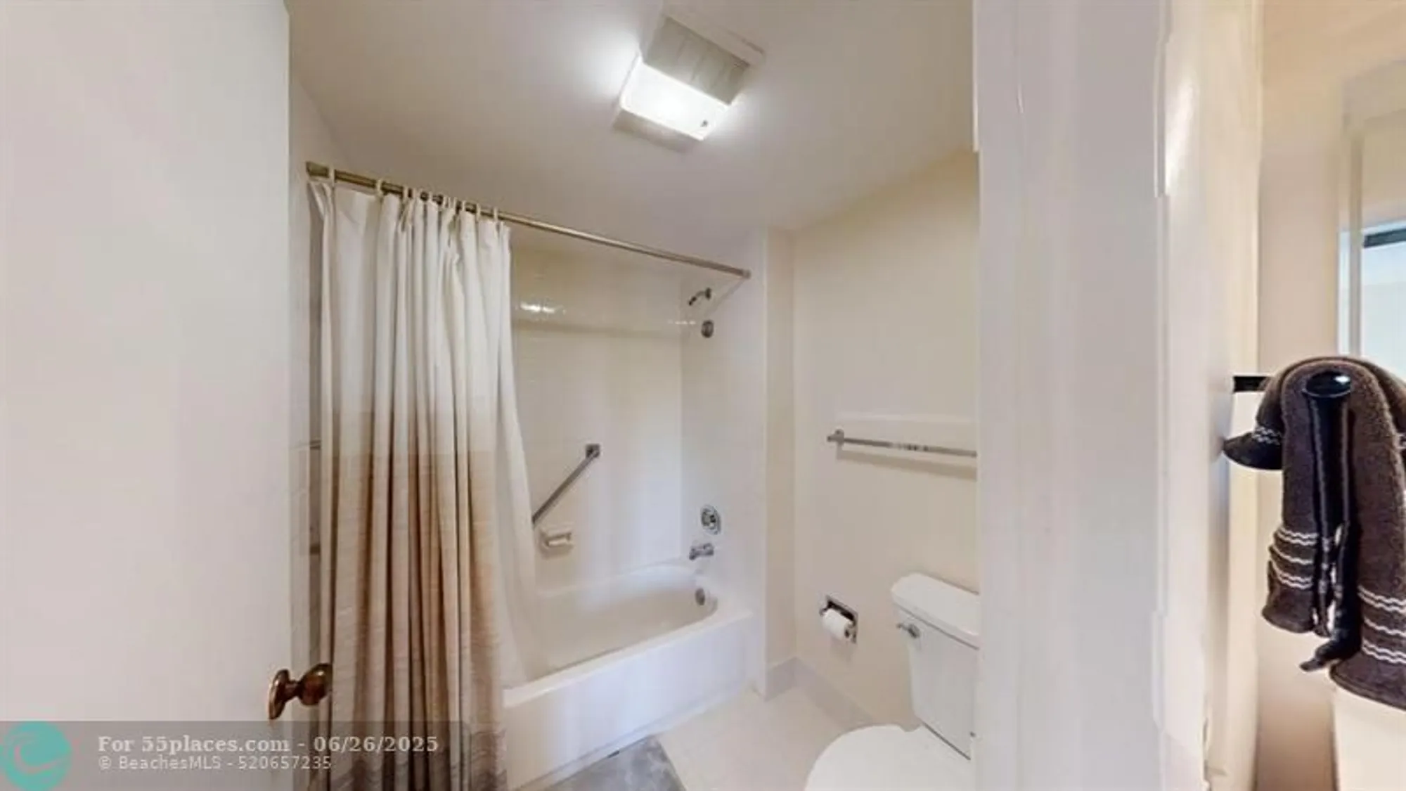 Property Slideshow image 36 of 41 | 8460 casa del lago e, Boca Raton, FL, 33433