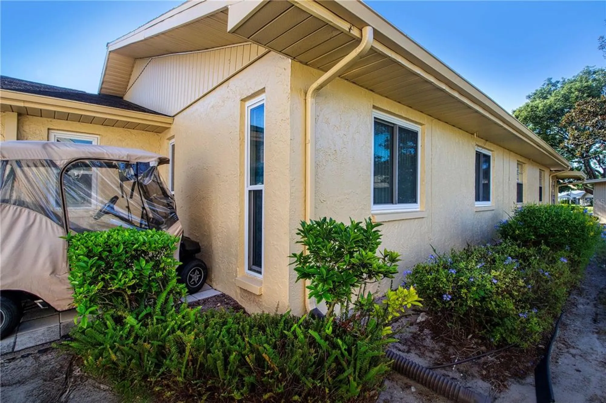 Property Slideshow image 33 of 49 | 1804 foxhunt dr b, Sun City Center, FL, 33573