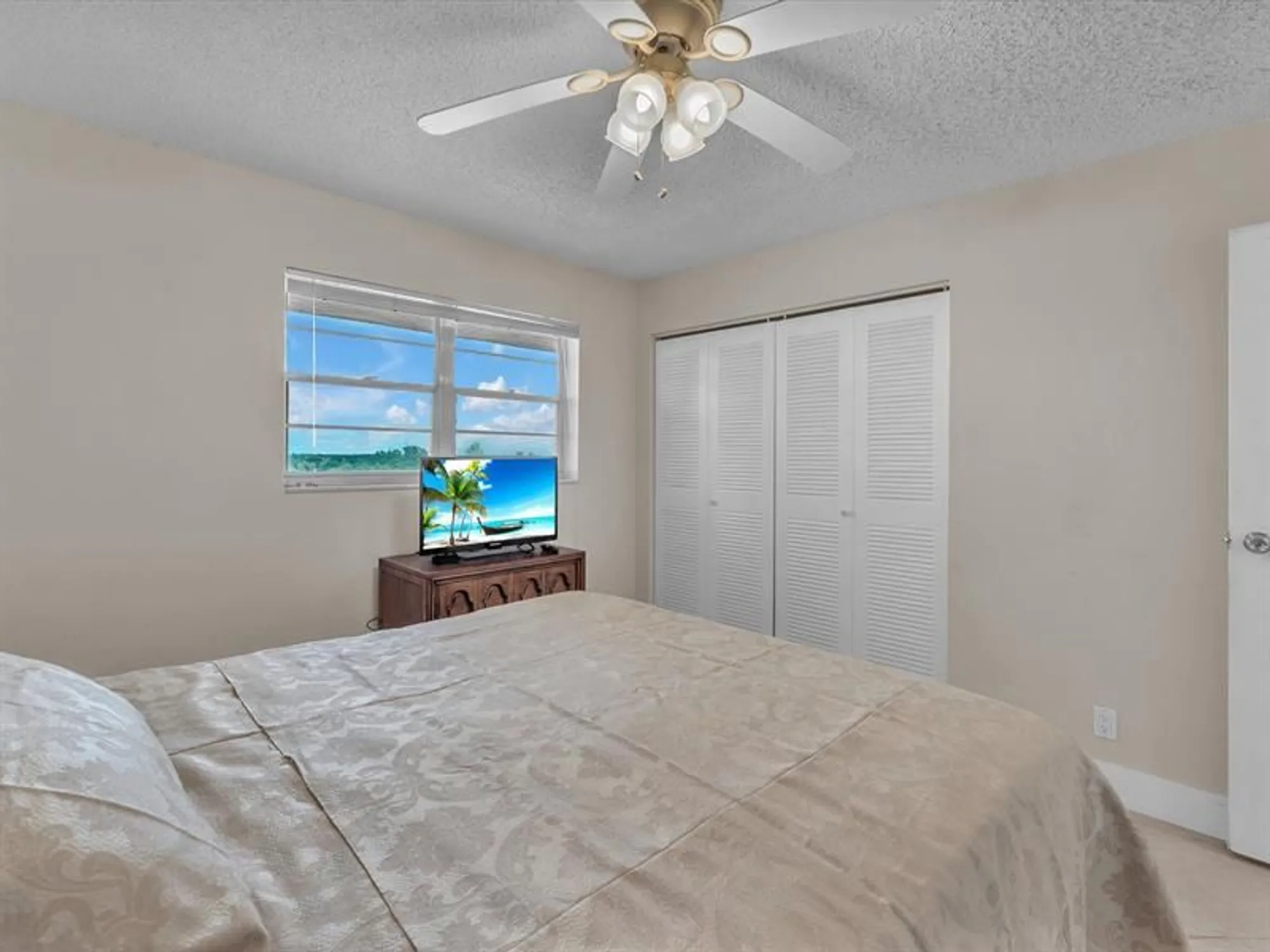 Property Slideshow image 18 of 28 | 5860 nw 44th st 804, Lauderhill, FL, 33319