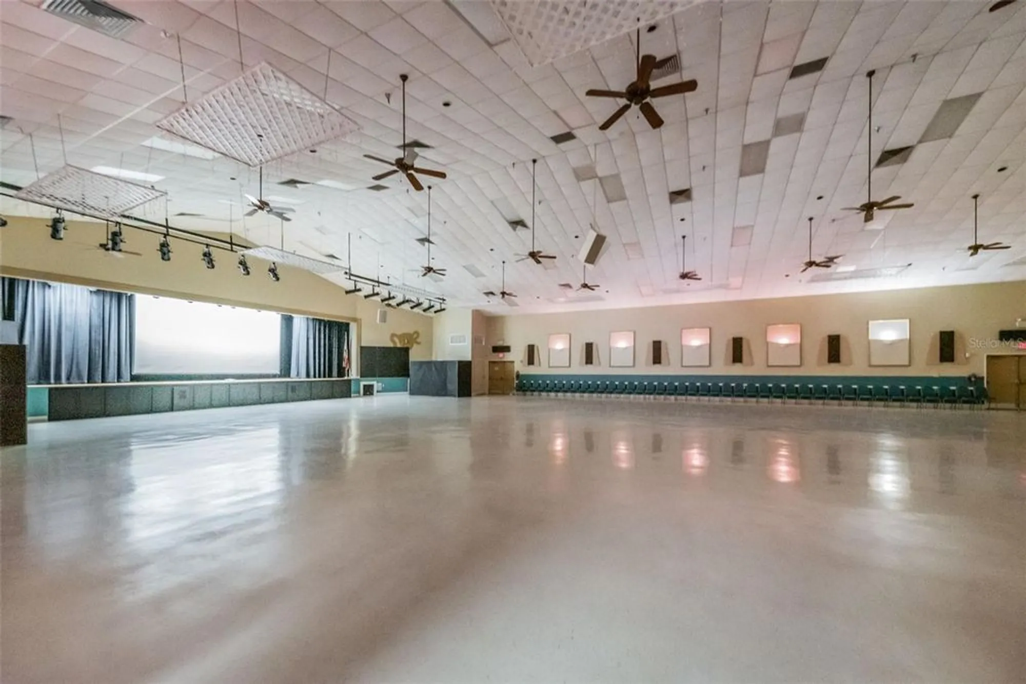Property Slideshow image 42 of 58 | 1199 woodfield ct, Palm Harbor, FL, 34684
