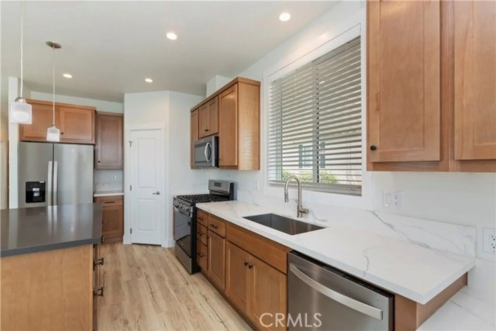 Property Slideshow image 22 of 38 | 991 norwich way, Corona, CA, 92882