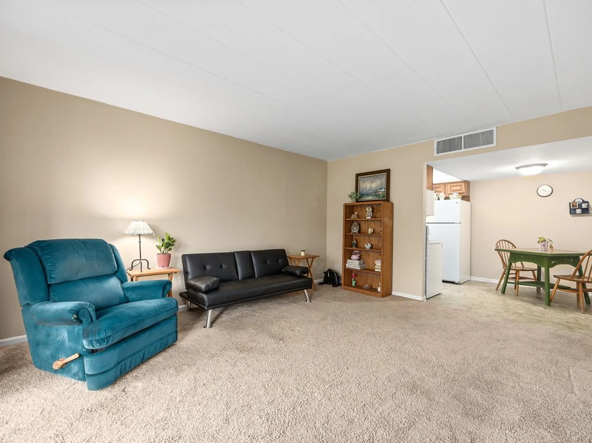 Property Slideshow image 5 of 25 | 5540 walnut ave apt 33a, Downers Grove, IL, 60515