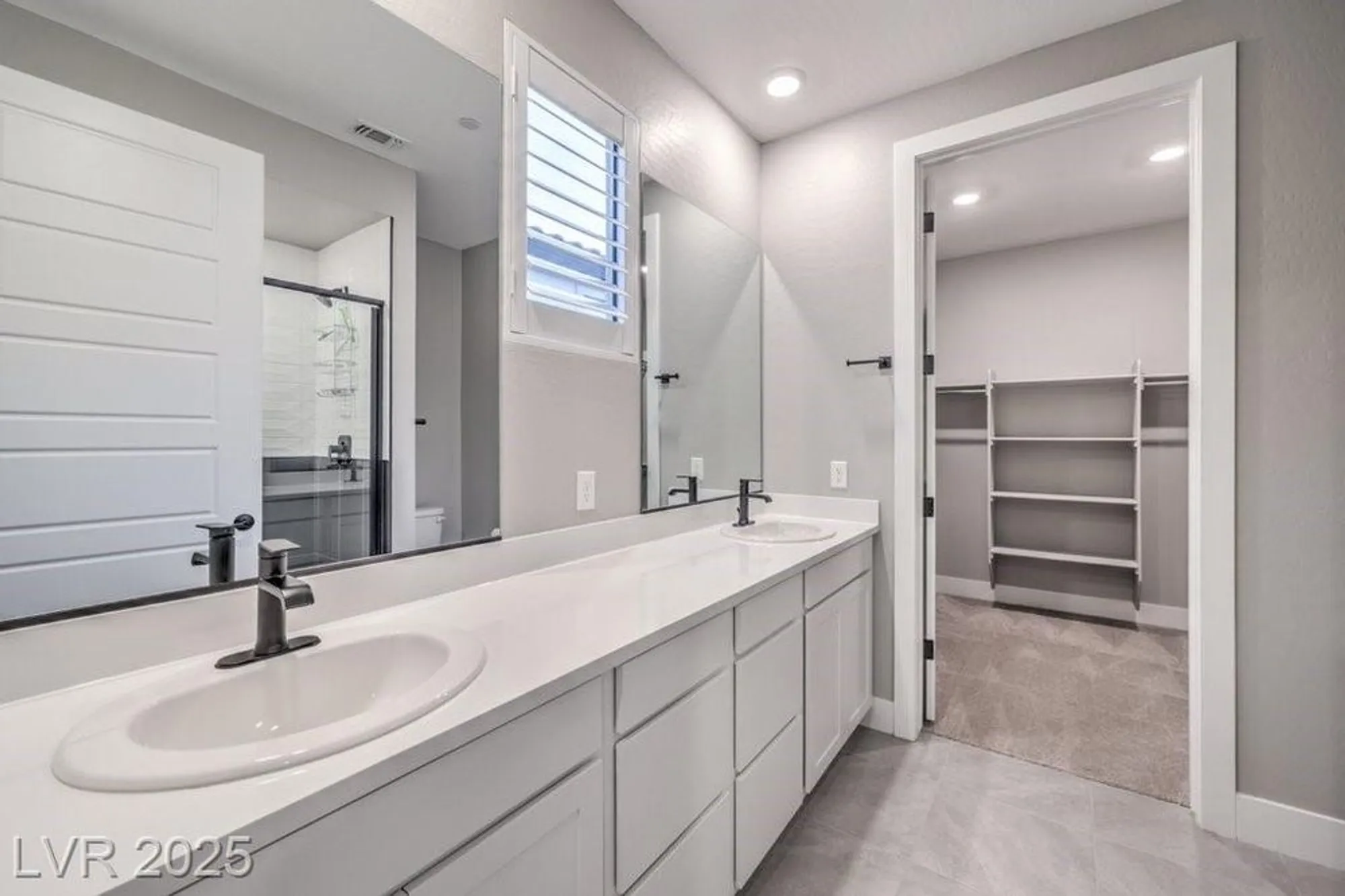 Property Slideshow image 19 of 48 | 70 lake bluff ct, Henderson, NV, 89011