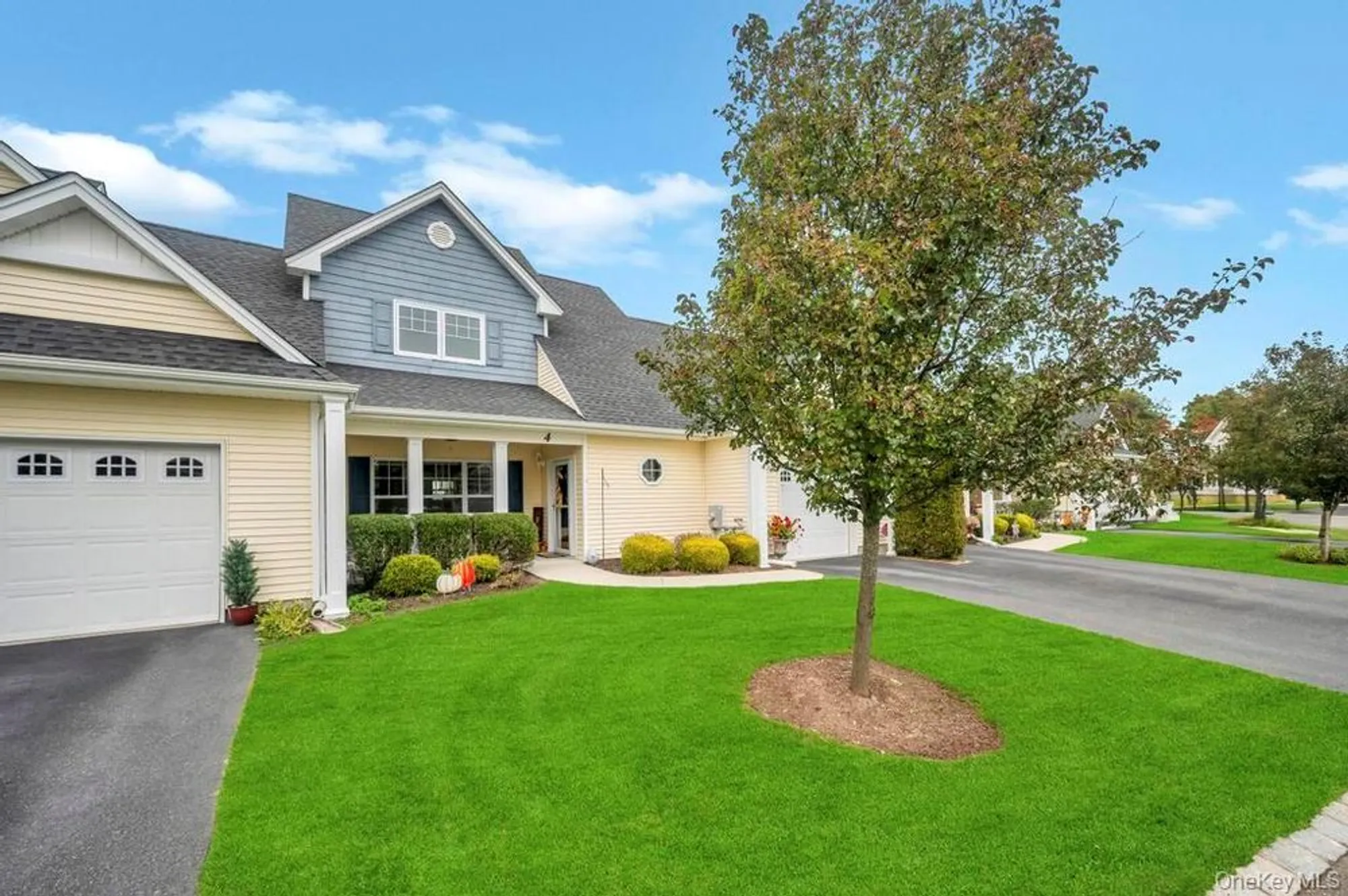 Property Slideshow image 4 of 42 | 4 haverton ct, Riverhead, NY, 11901