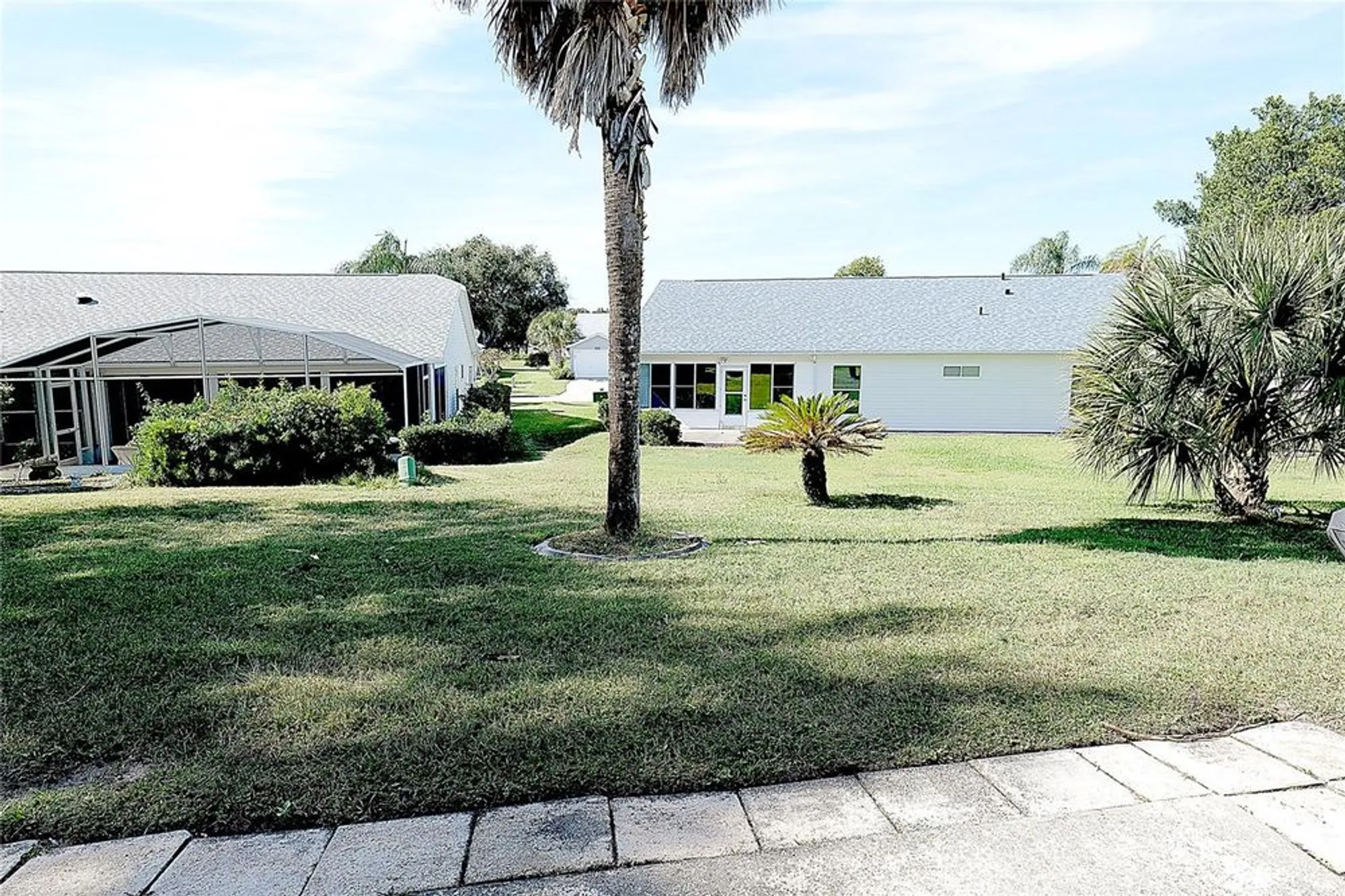 Property Slideshow image 5 of 47 | 25327 temple ct, Leesburg, FL, 34748