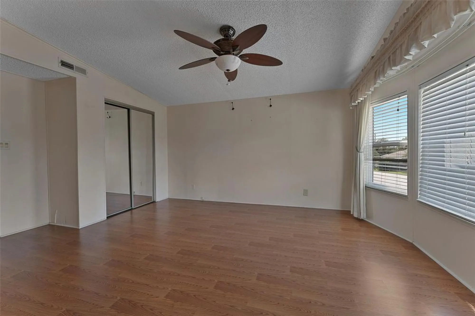 Property Slideshow image 8 of 23 | 3175 pebble bend dr, Lakeland, FL, 33810