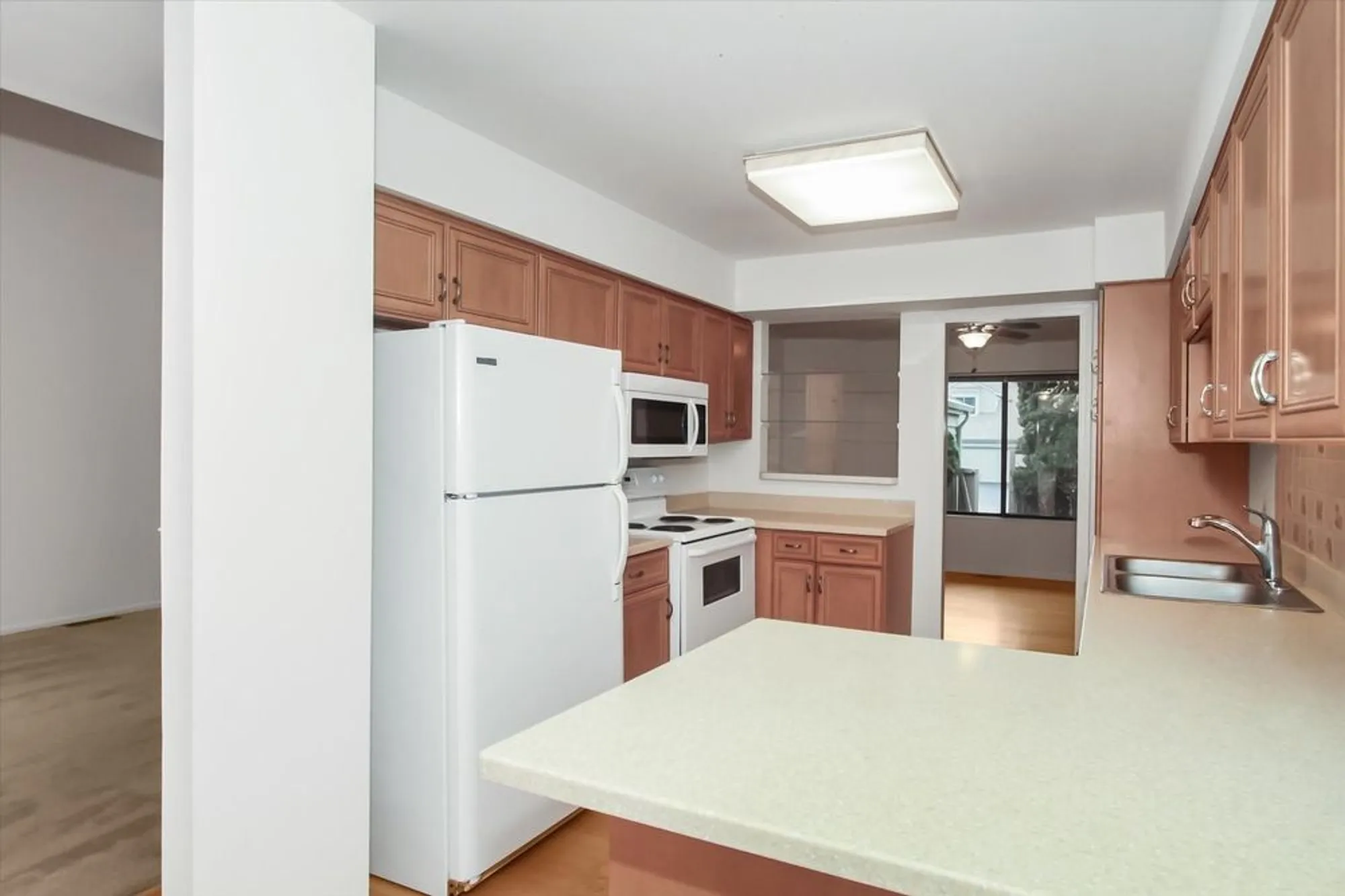 Property Slideshow image 8 of 32 | 928 longmeadow ct # 1016, Lake Barrington, IL, 60010