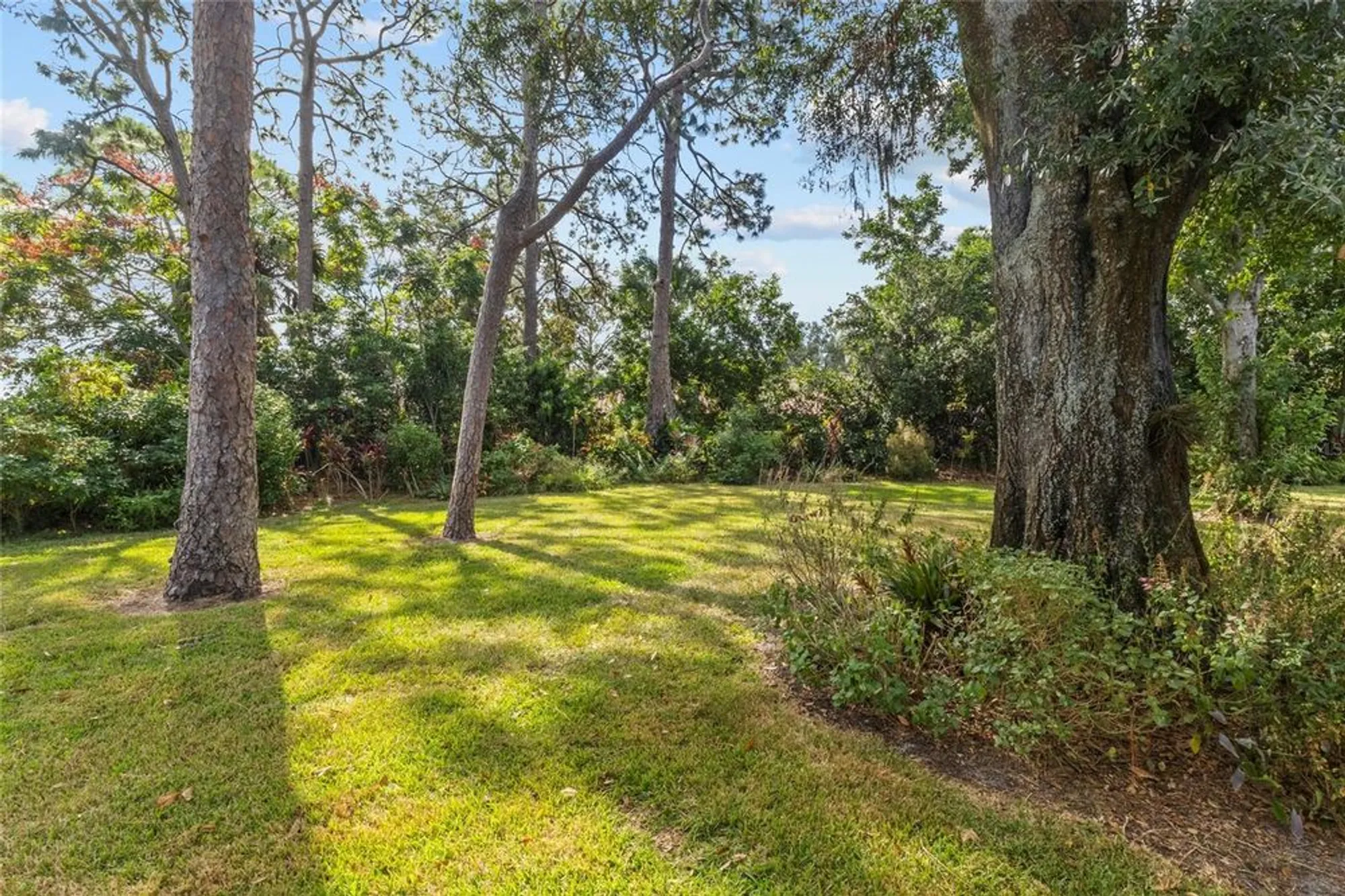 Property Slideshow image 33 of 38 | 7143 fairway bend ln, Sarasota, FL, 34243