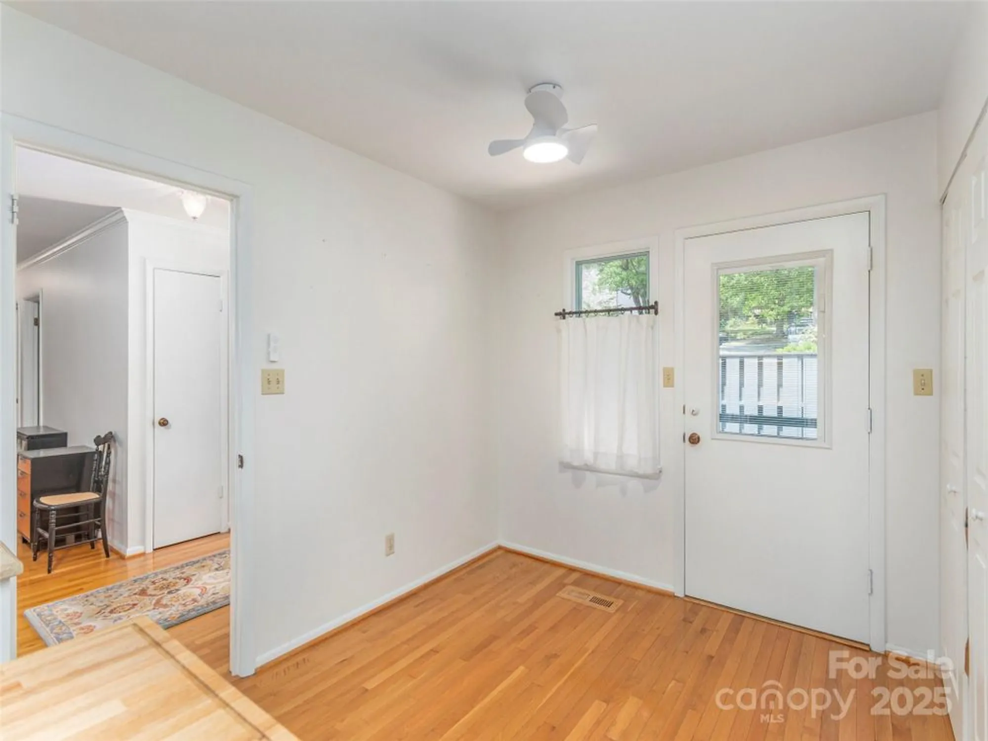 Property Slideshow image 13 of 25 | 208 crowfields dr, Asheville, NC, 28803