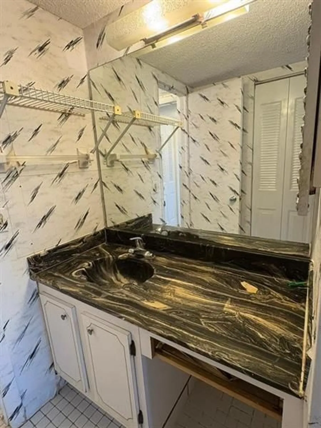 Property Slideshow image 7 of 10 | 6001 nw 61st ave 105, Tamarac, FL, 33319