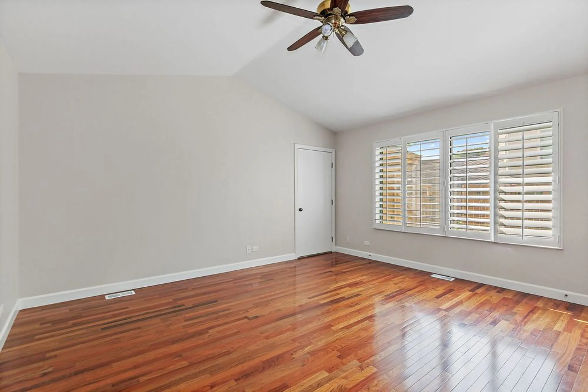 Property Slideshow image 16 of 39 | 830 oak hill rd, Lake Barrington, IL, 60010