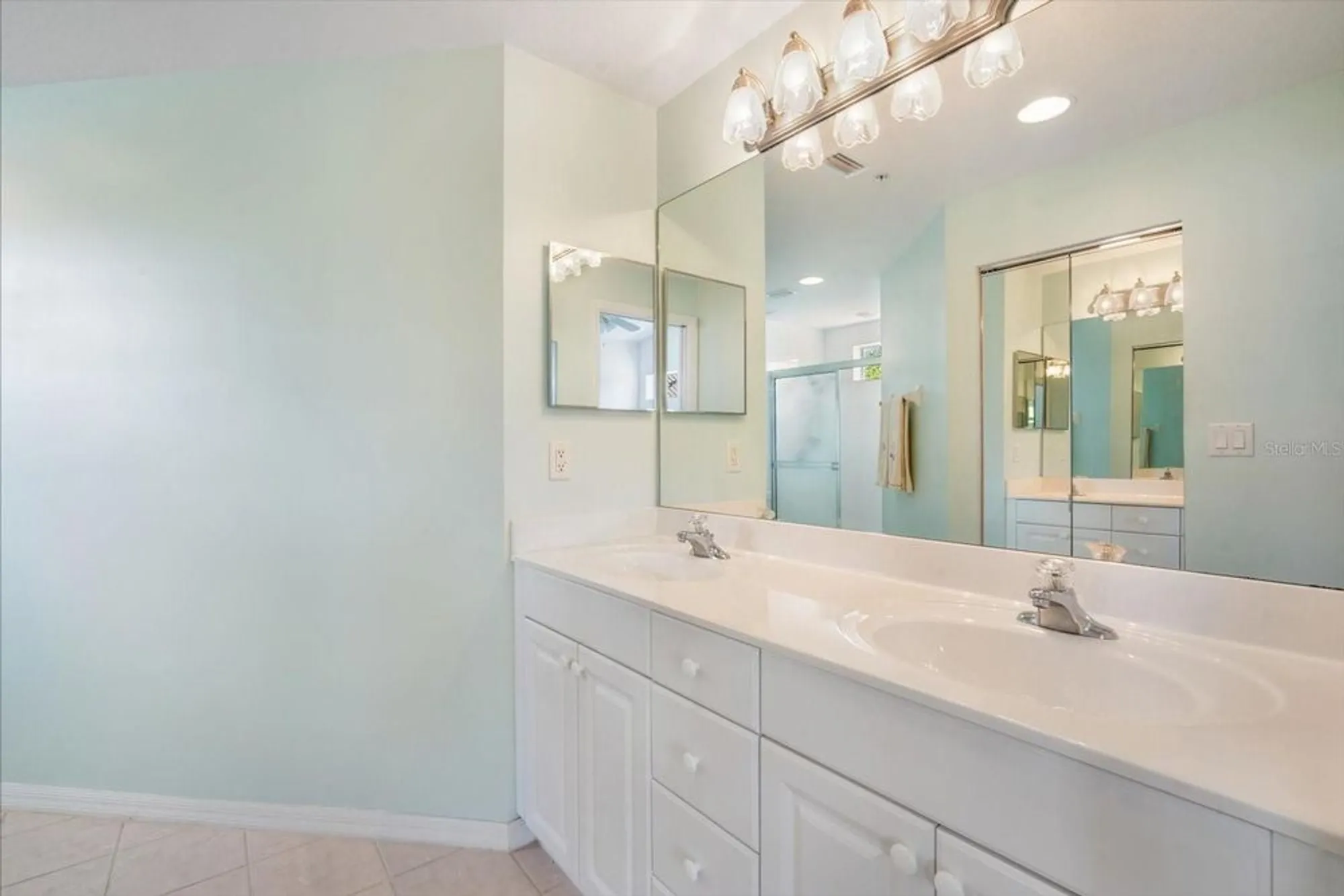 Property Slideshow image 12 of 20 | 7018 scrub jay way, Bradenton, FL, 34203