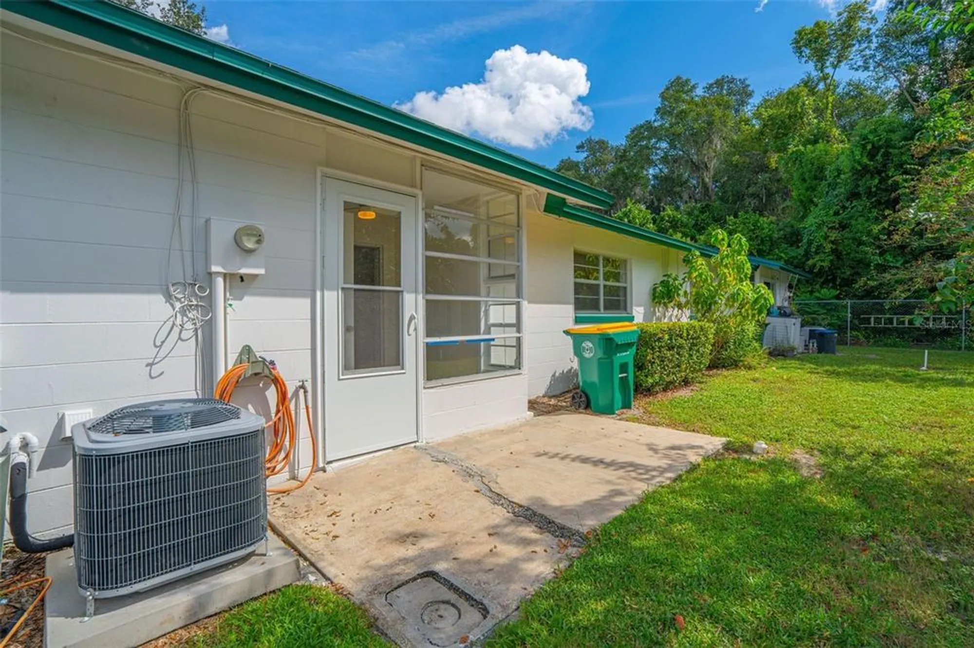 Property Slideshow image 17 of 20 | 183 n hill ave # 90, Deland, FL, 32724