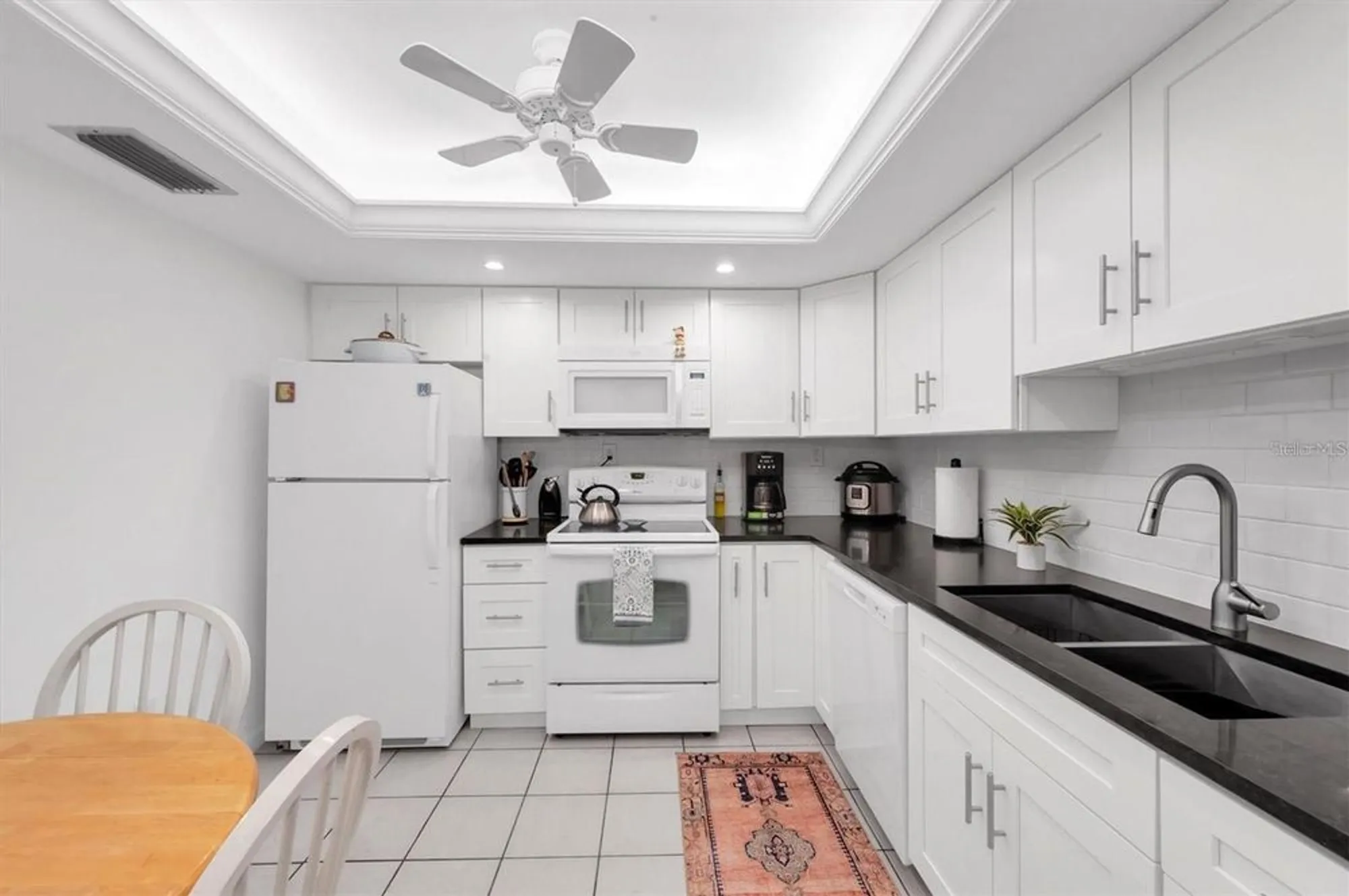 Property Slideshow image 10 of 30 | 19029 us highway 19 n apt 9-403, Clearwater, FL, 33764