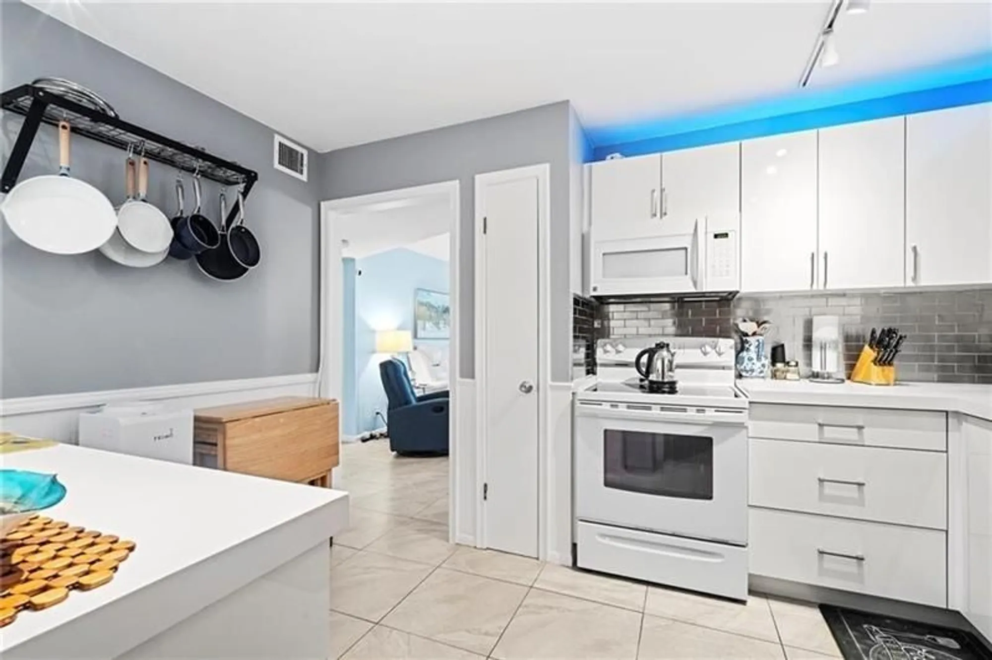 Property Slideshow image 8 of 32 | 4750 nw 22nd ct apt 208, Lauderhill, FL, 33313